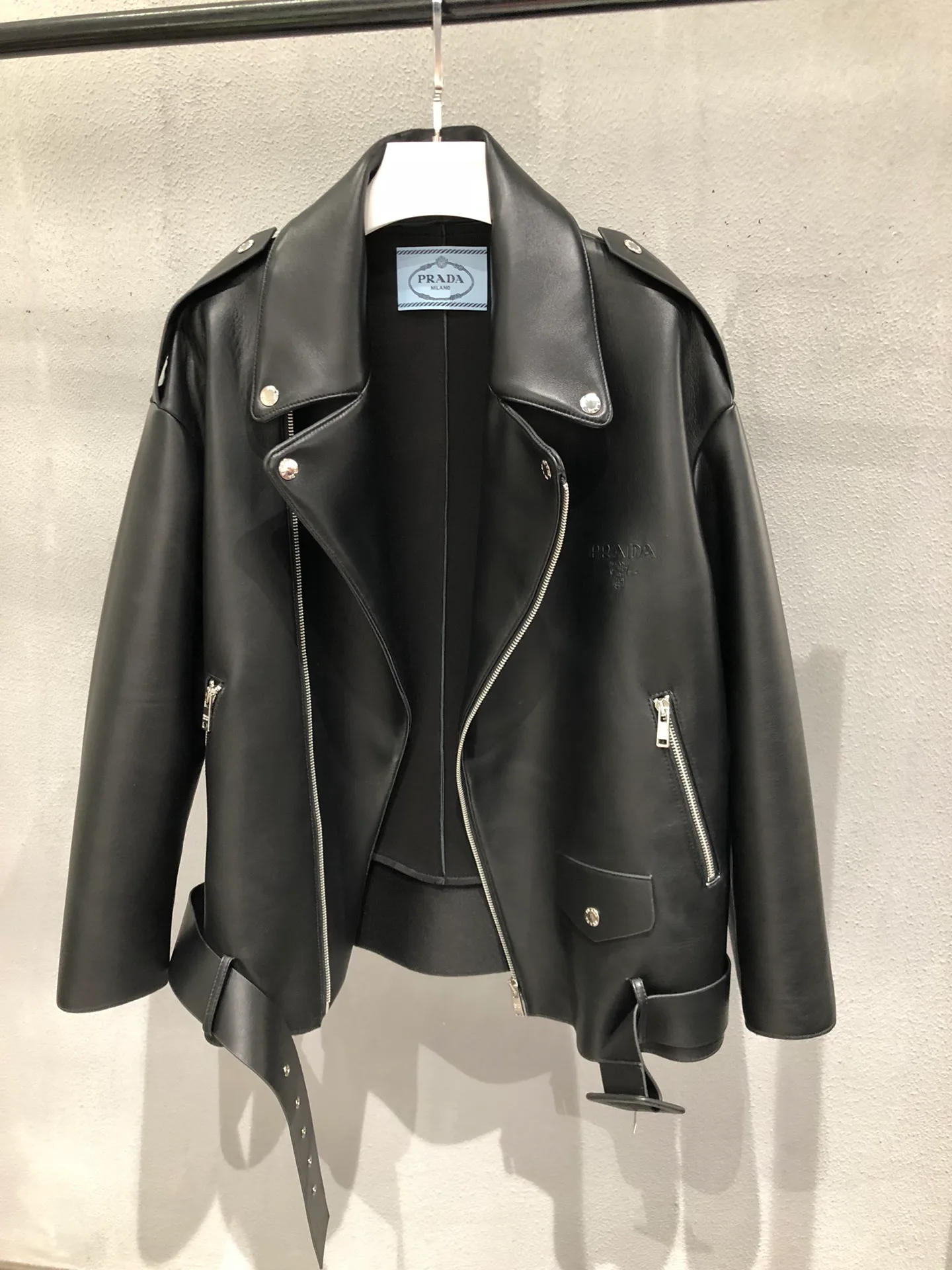 Кожаные Куртки И Дублёнки Женские Prada 18090499