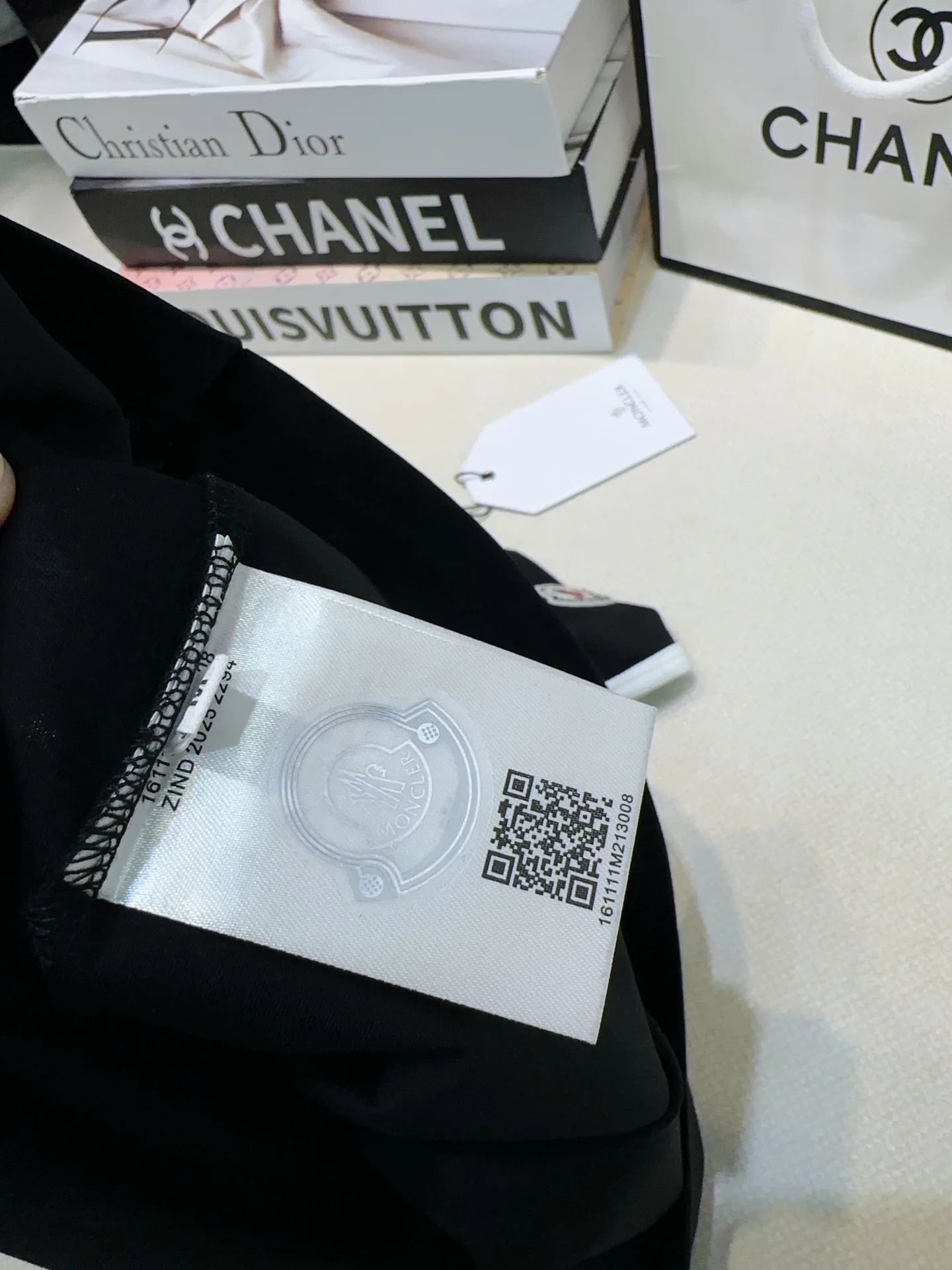 Футболки Женские Moncler 3800037