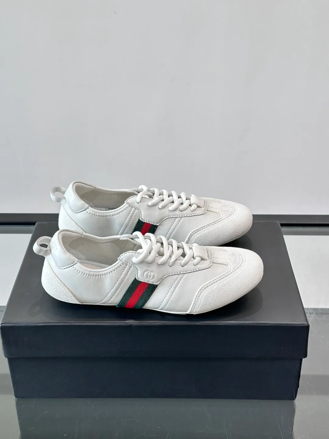 Кроссовки Женские Gucci 17689240
