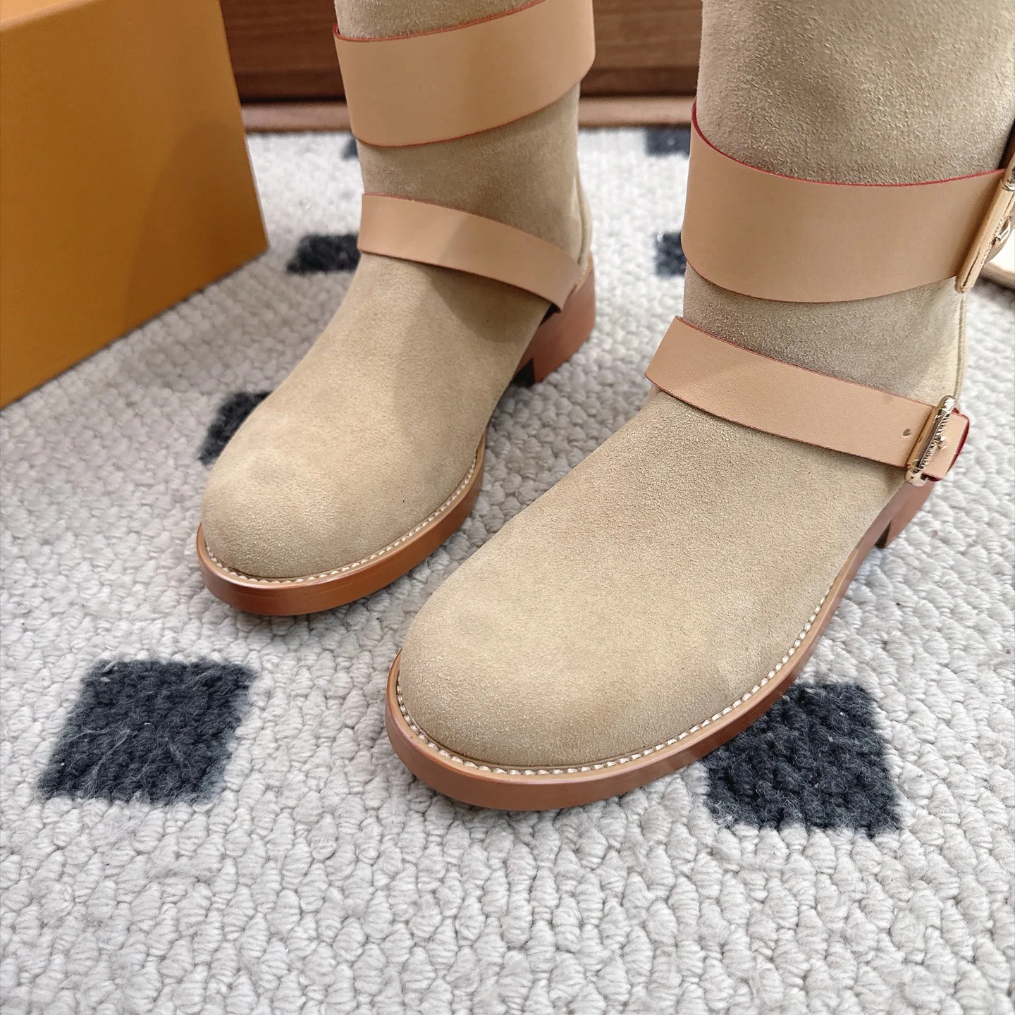 Ботинки Женские Louis Vuitton 18025520