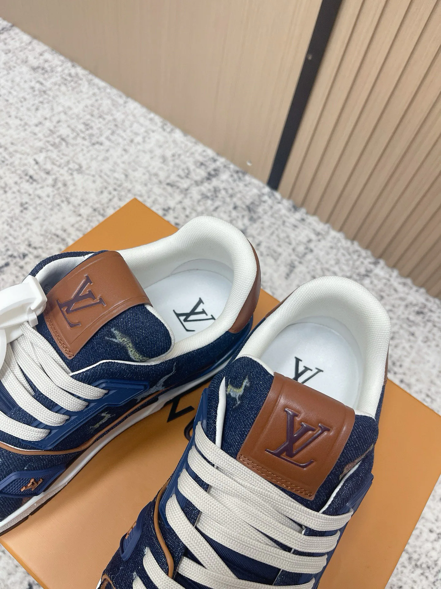 Кроссовки Женские Louis Vuitton 12785849