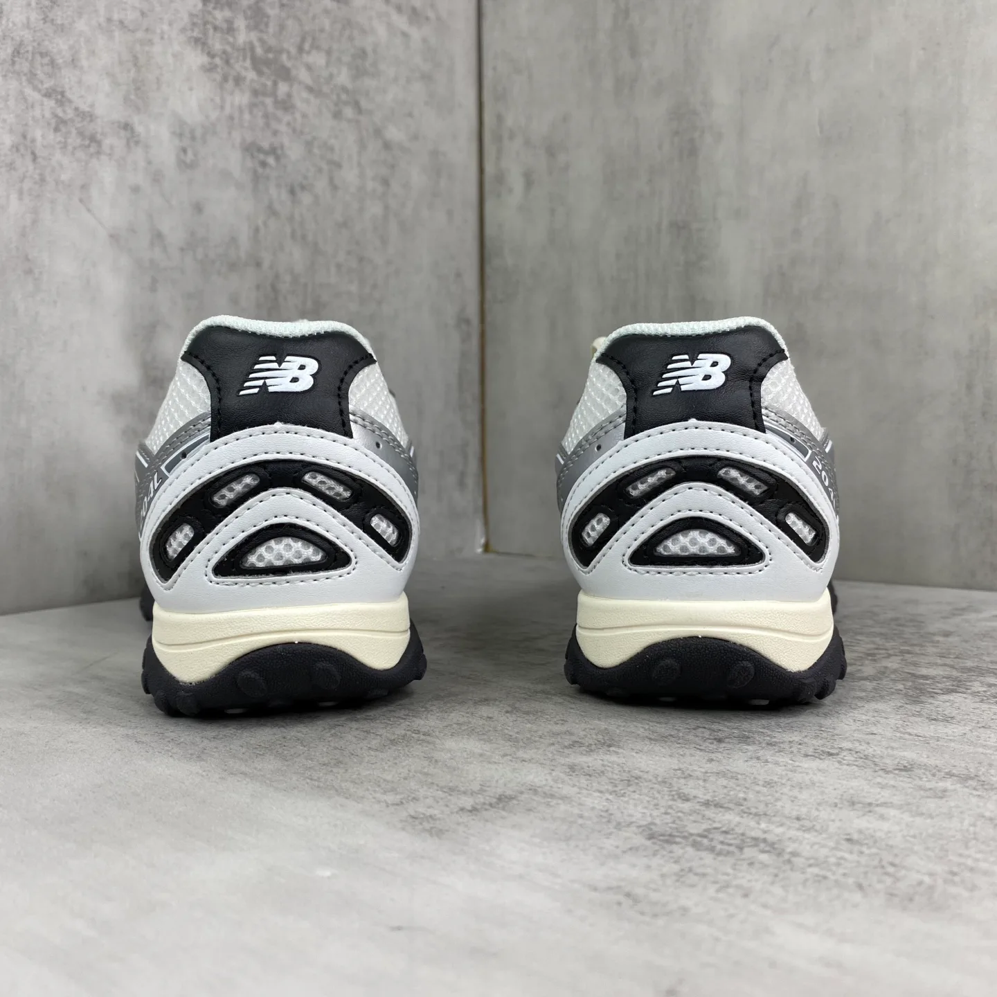 Кроссовки Женские New Balance 17963597