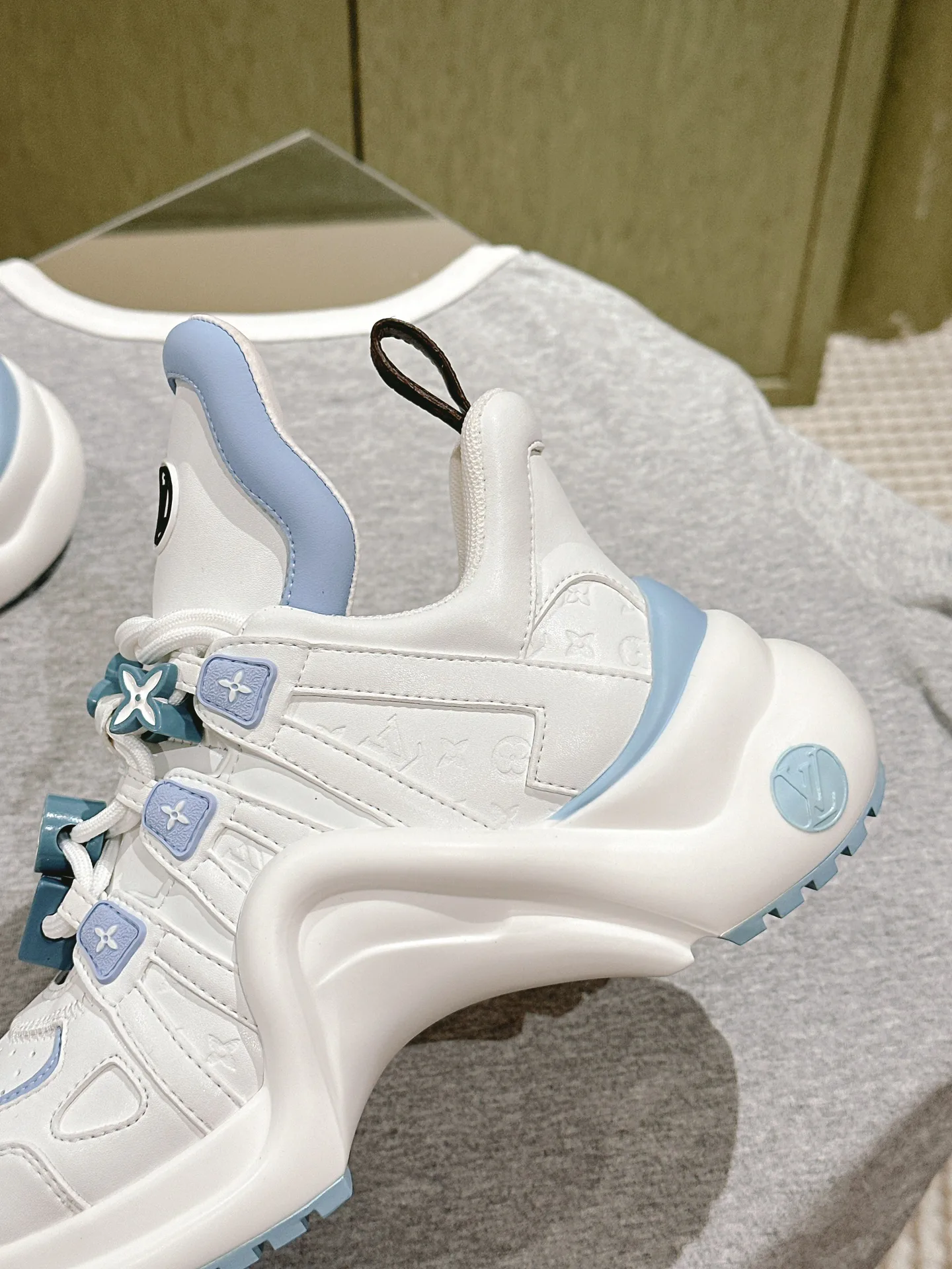 Кроссовки Женские Louis Vuitton 10840478