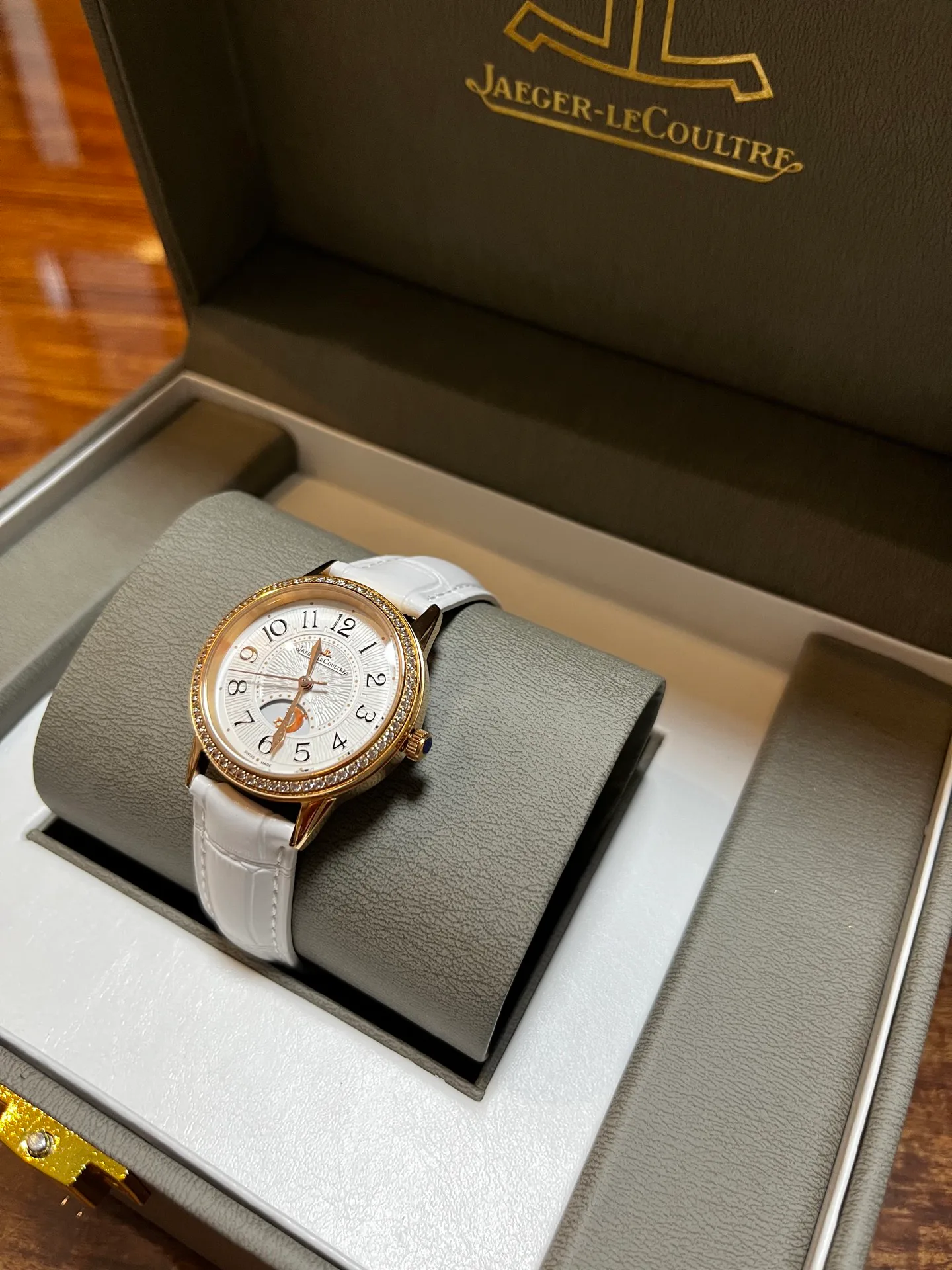 Часы Женские Jaeger-Lecoultre 10831864