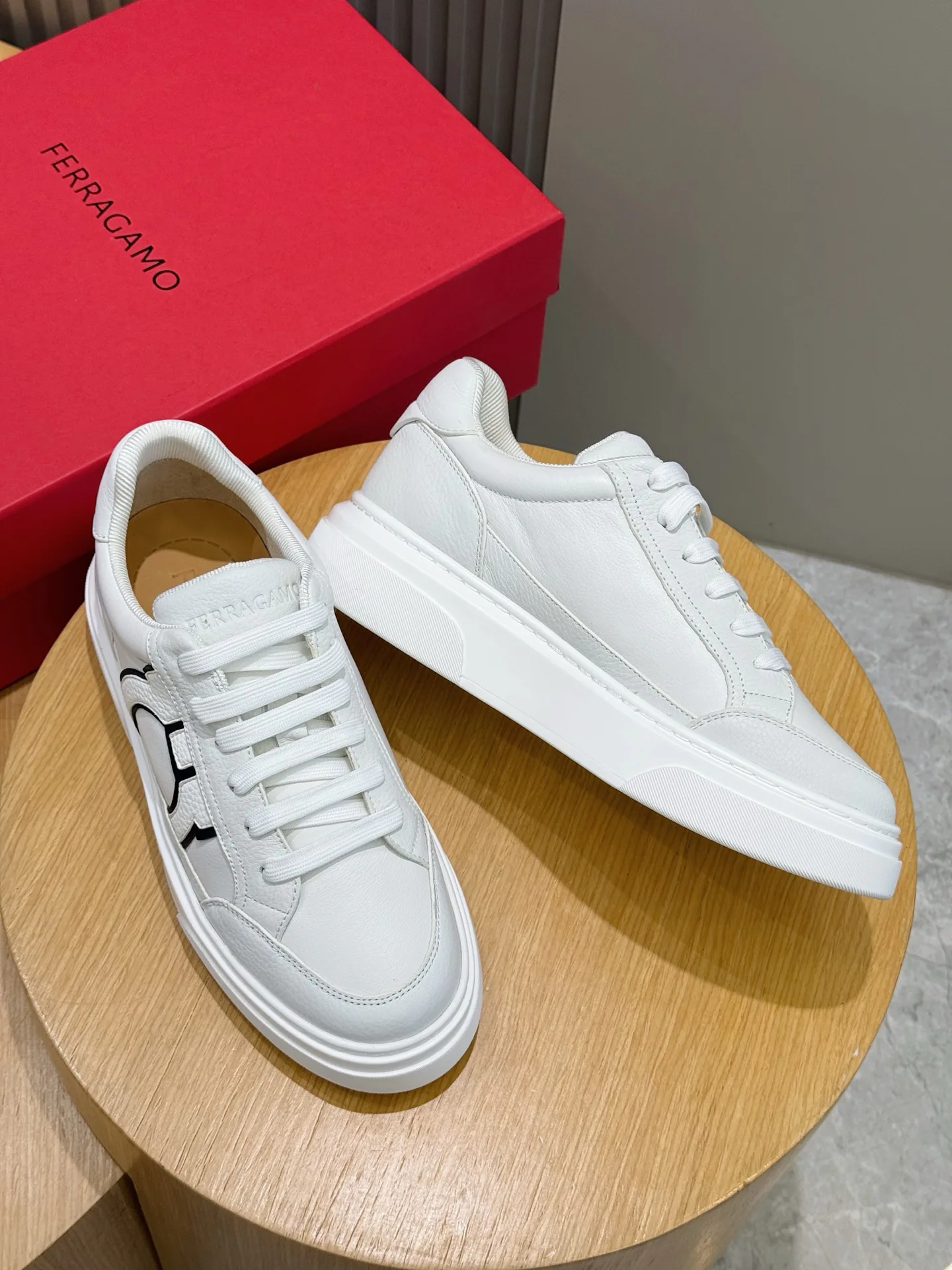 Кроссовки Мужские Salvatore Ferragamo 11704927