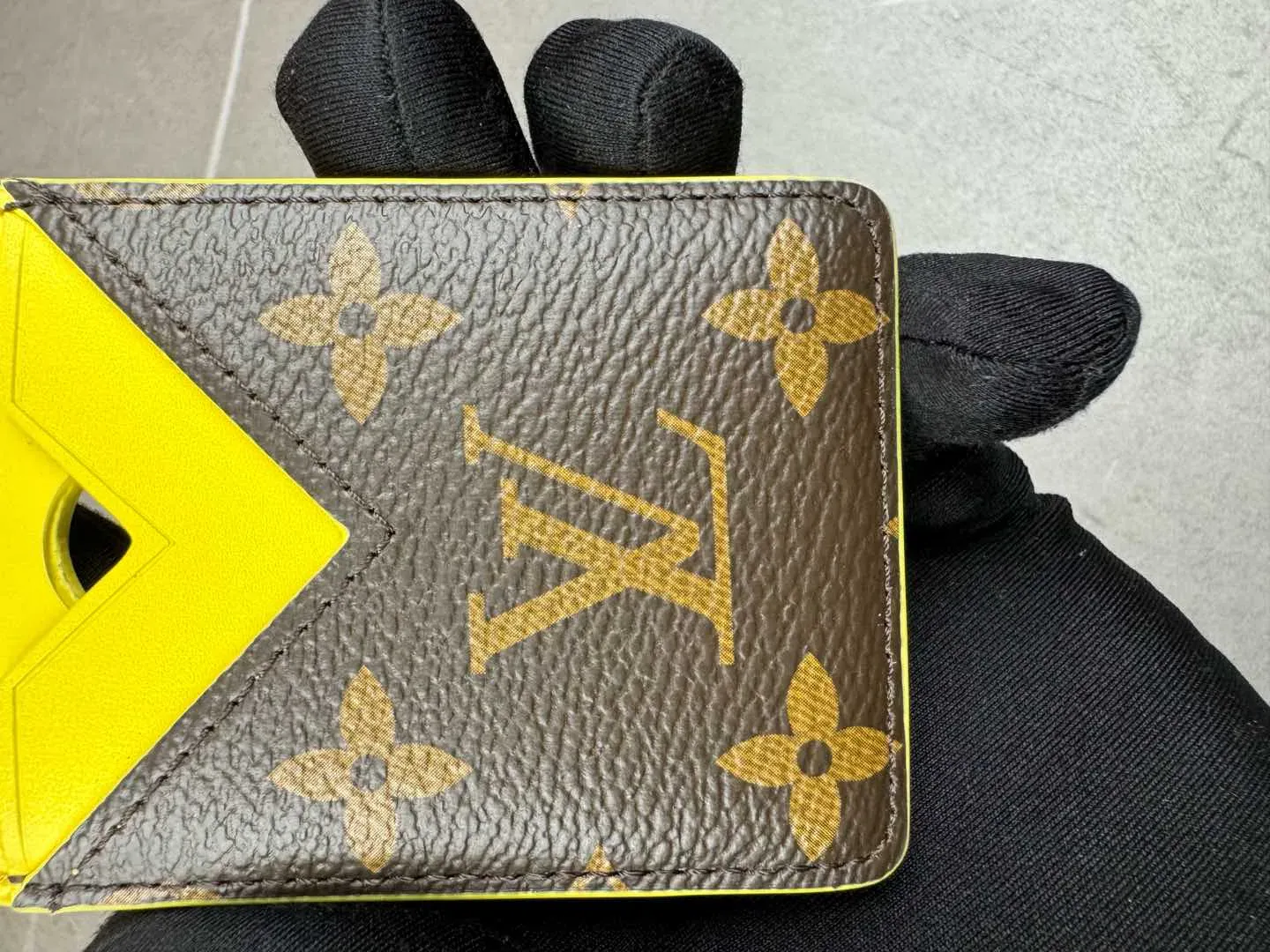 Визитницы Louis Vuitton 24660