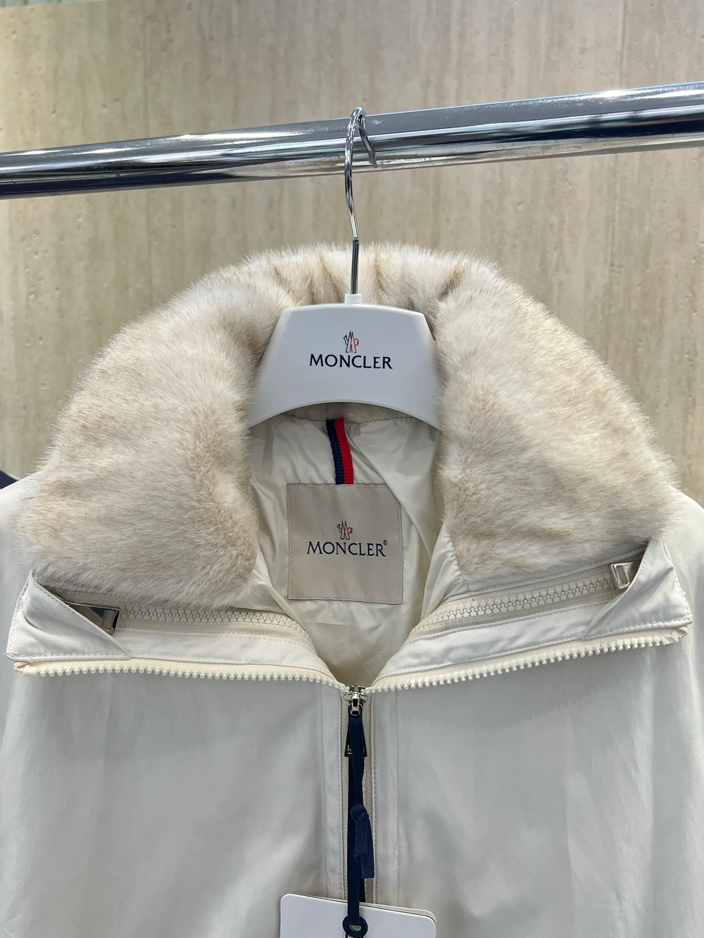 Куртки И Пуховики Женские Moncler 17959167