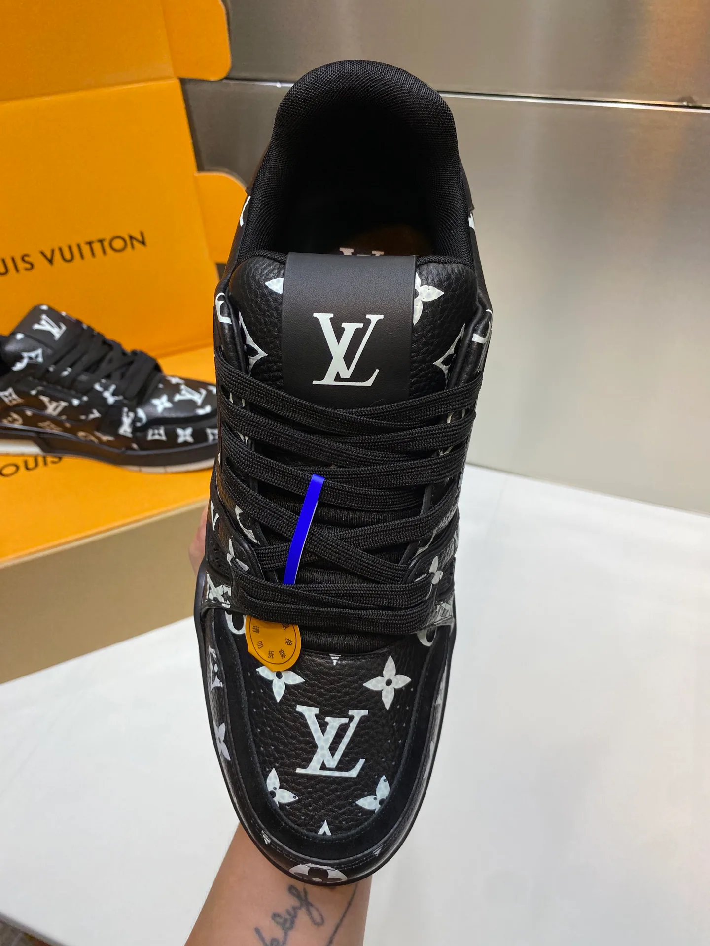 Кроссовки Женские Louis Vuitton 17969035