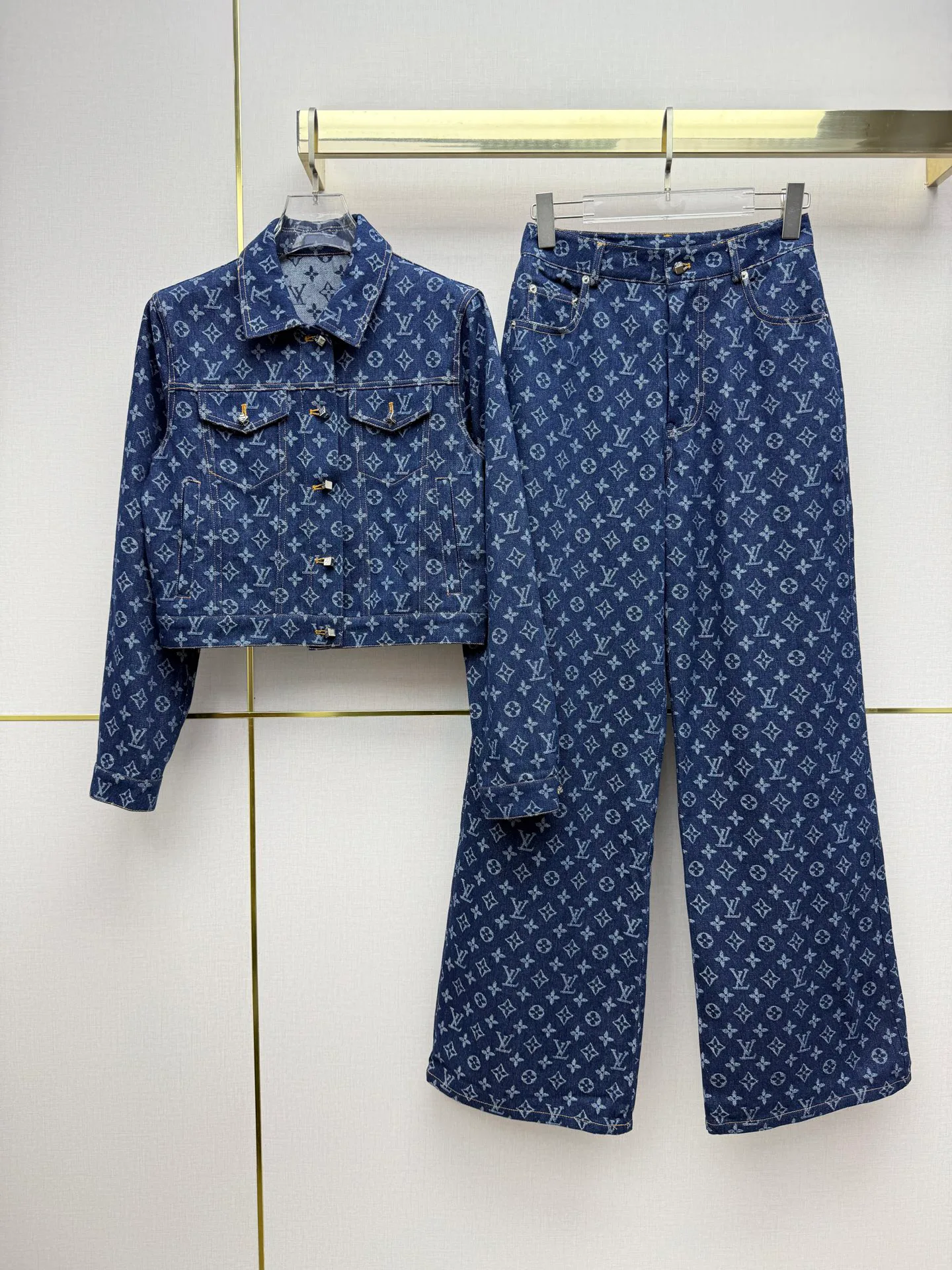Джинсы Женские Louis Vuitton 17908347