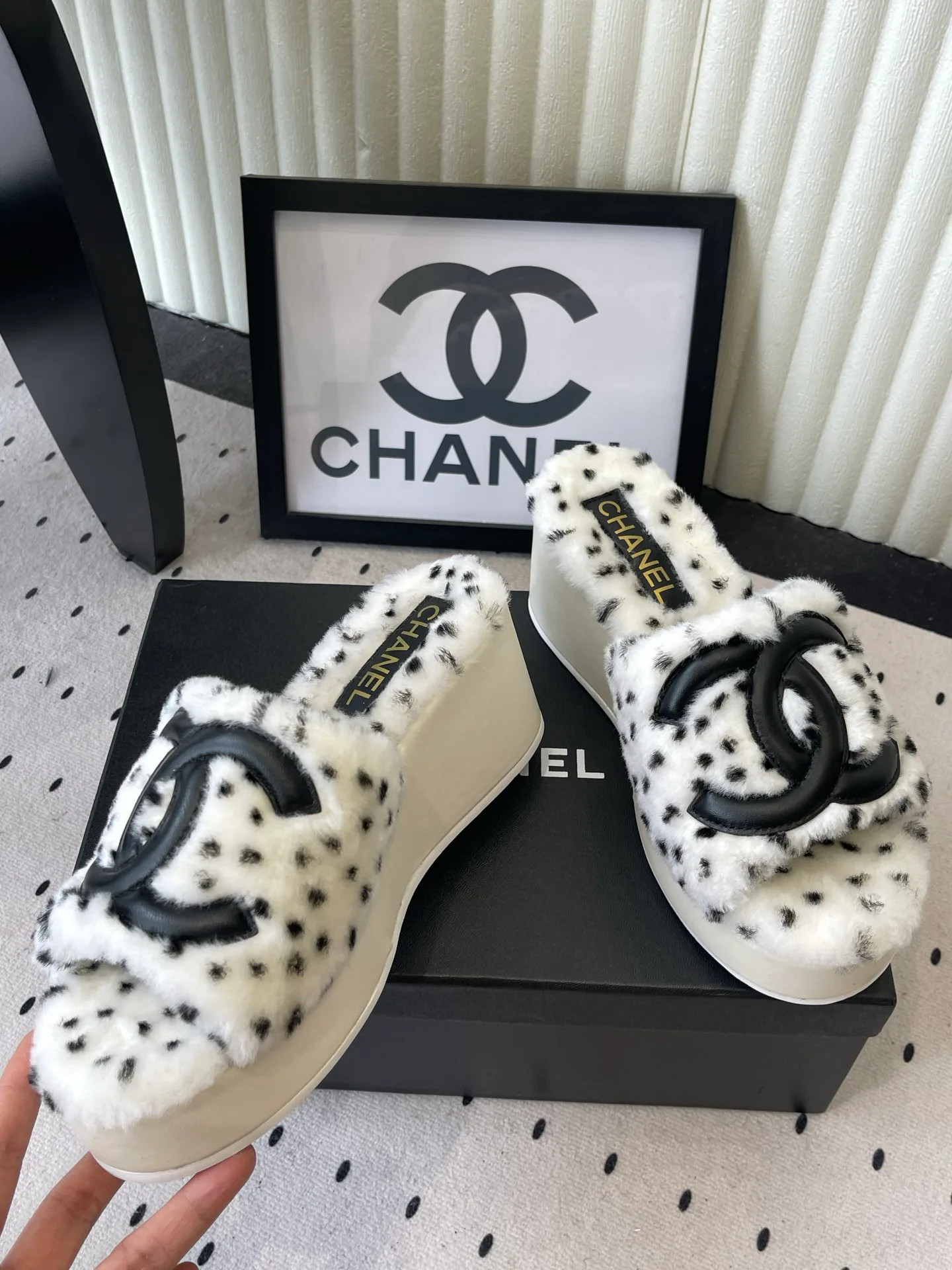 Тапочки Женские Chanel 18069907