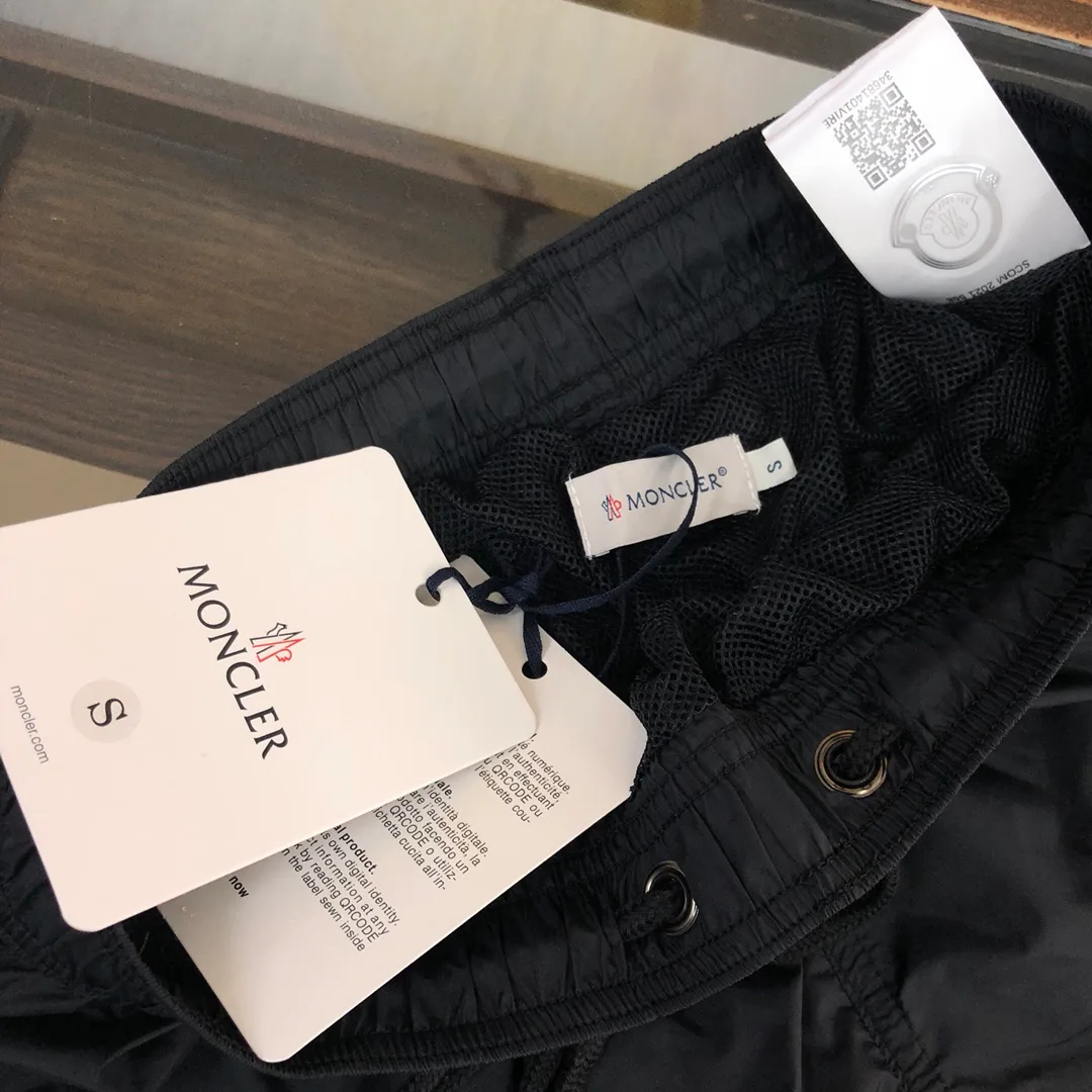 Шорты Мужские Moncler 11239100