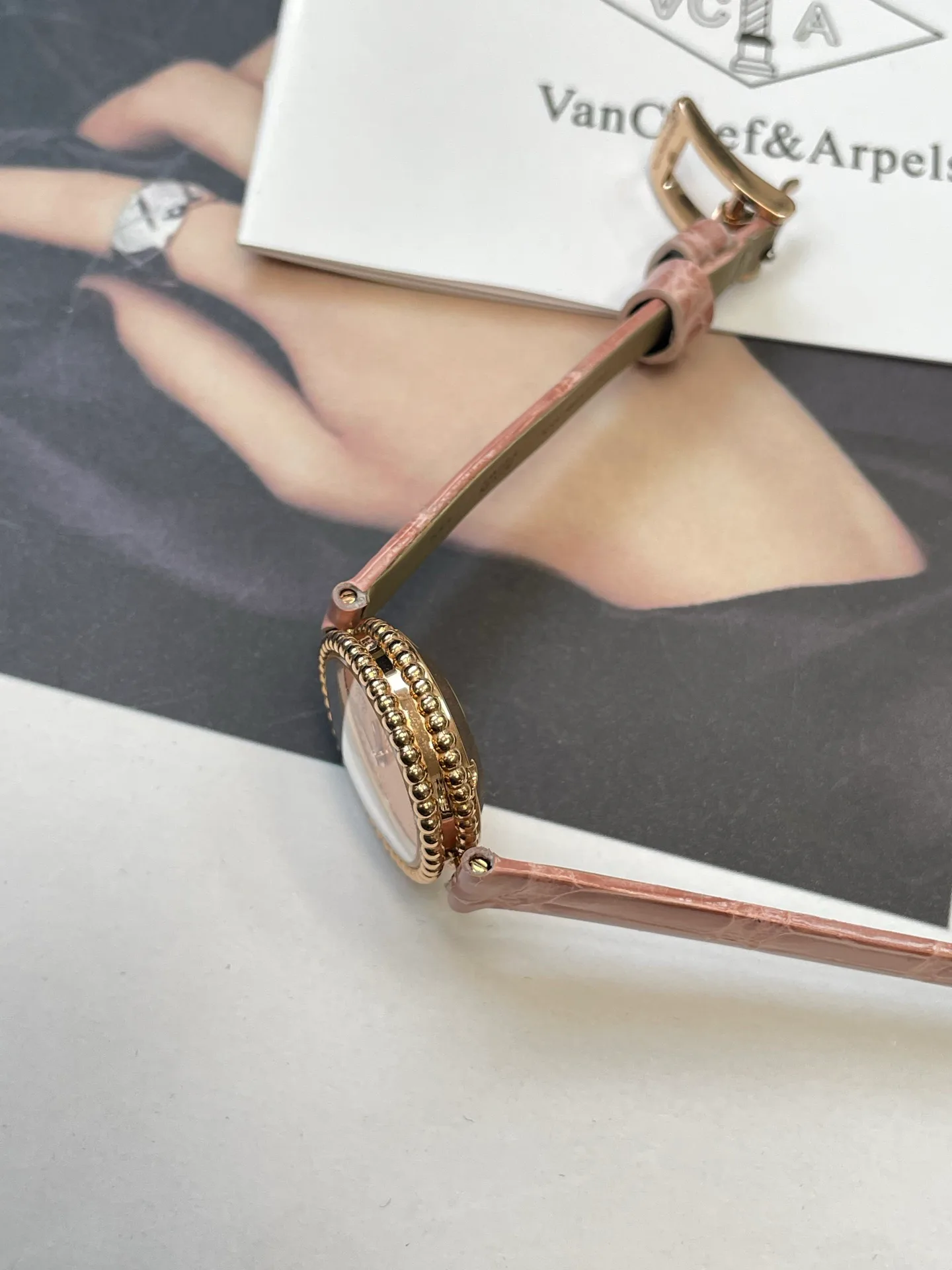 Часы Женские Van Cleef & Arpels 17336728