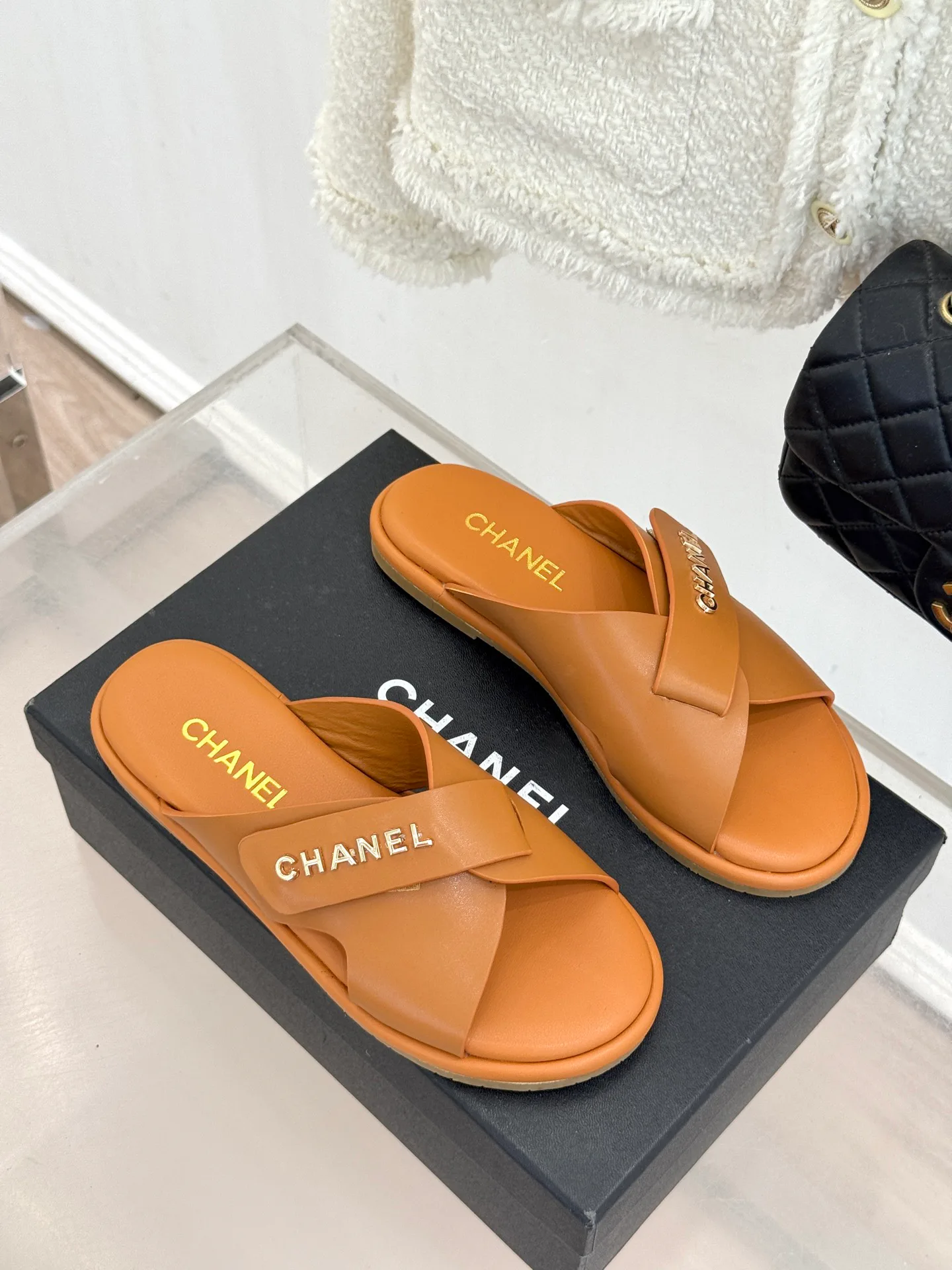 Шлепанцы Женские Chanel 12330963