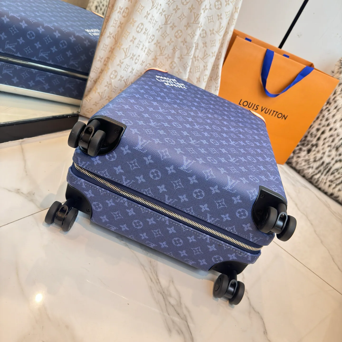 Чемоданы Louis Vuitton 14492033