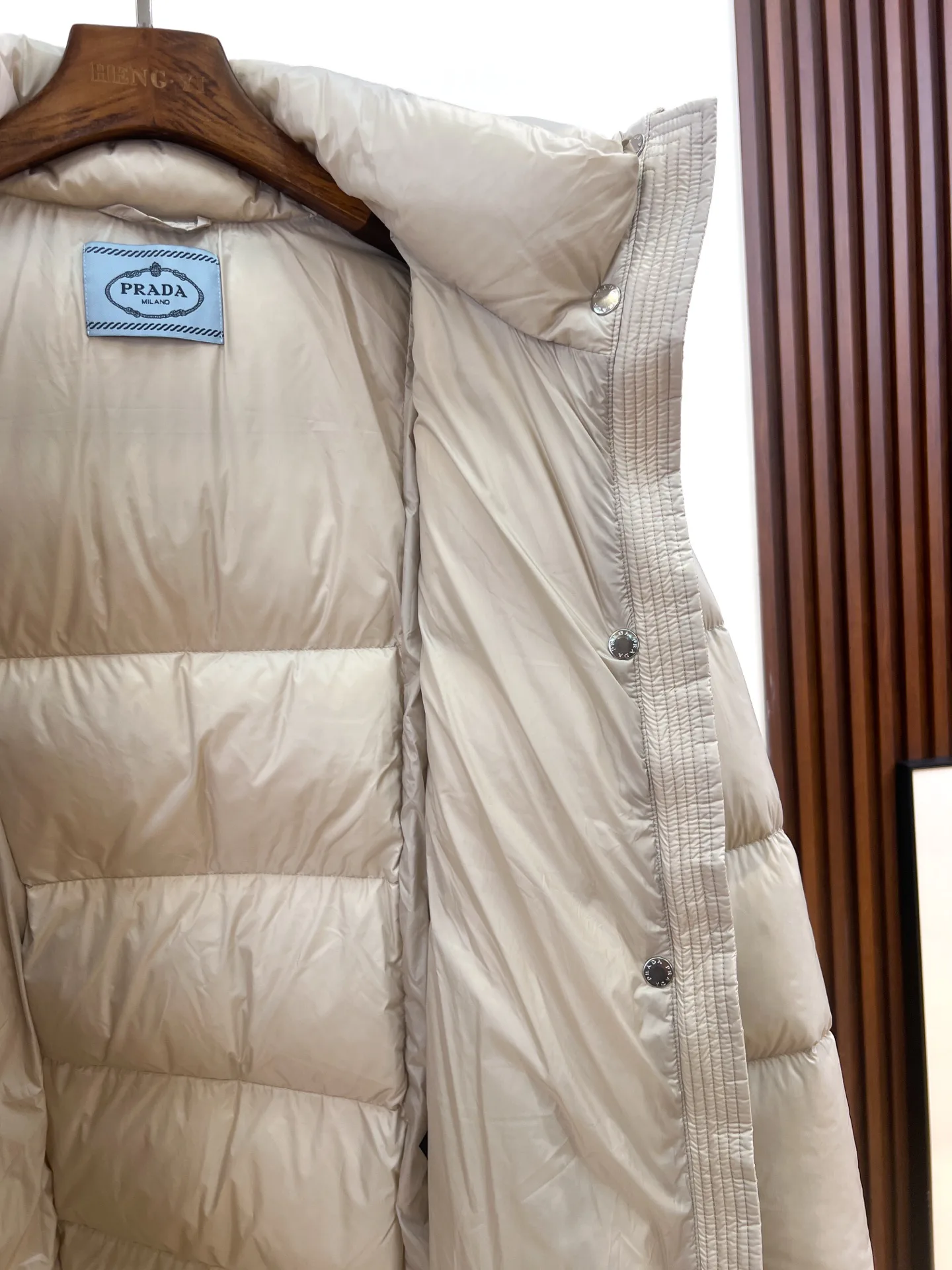 Куртки И Пуховики Женские Prada 18741923