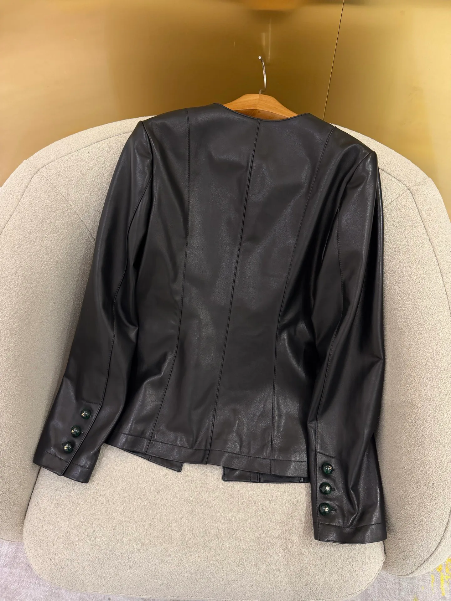 Кожаные Куртки И Дублёнки Женские Chanel 19358168