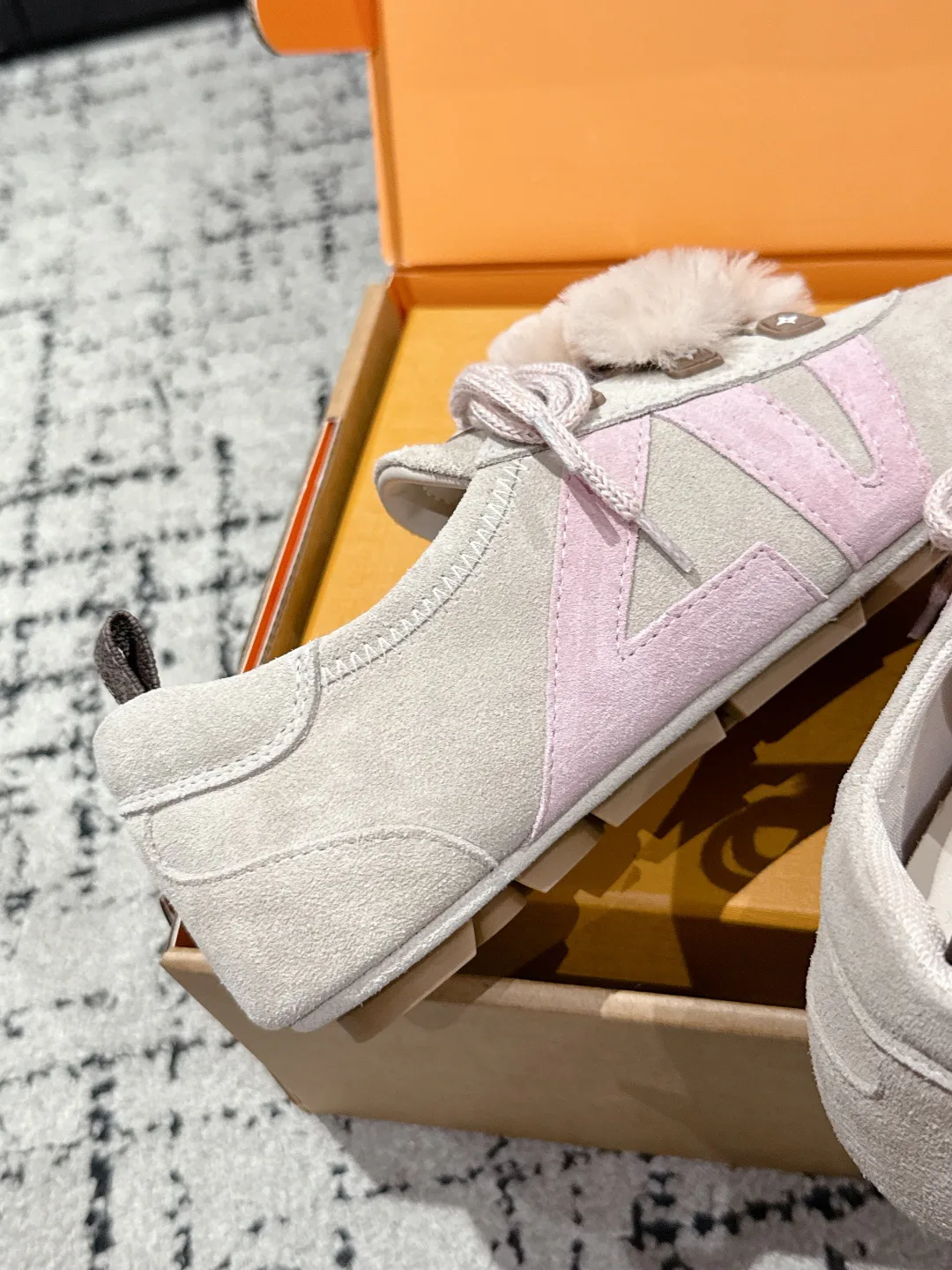 Кроссовки Женские Louis Vuitton 18409699