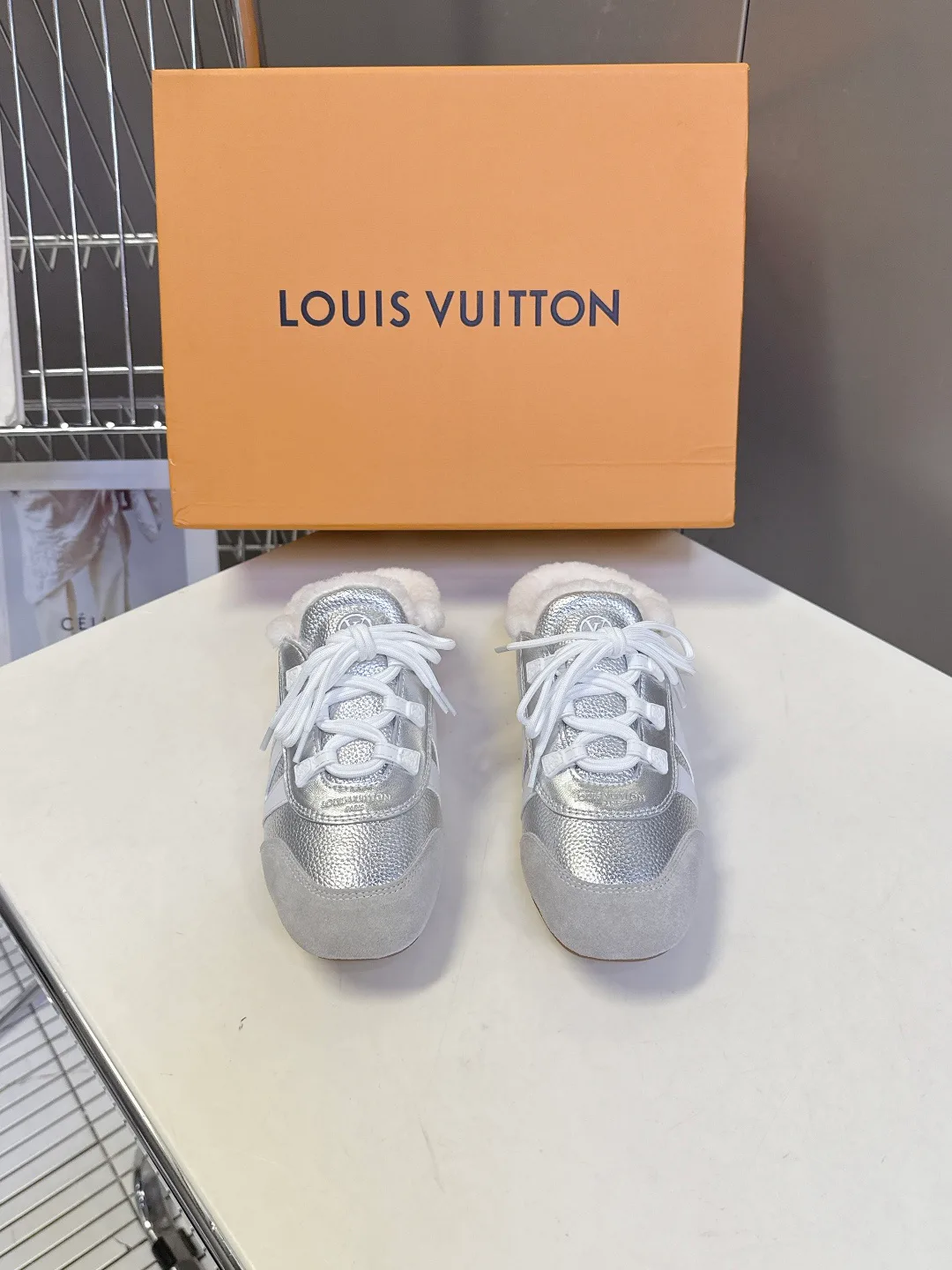 Кроссовки Женские Louis Vuitton 19499944