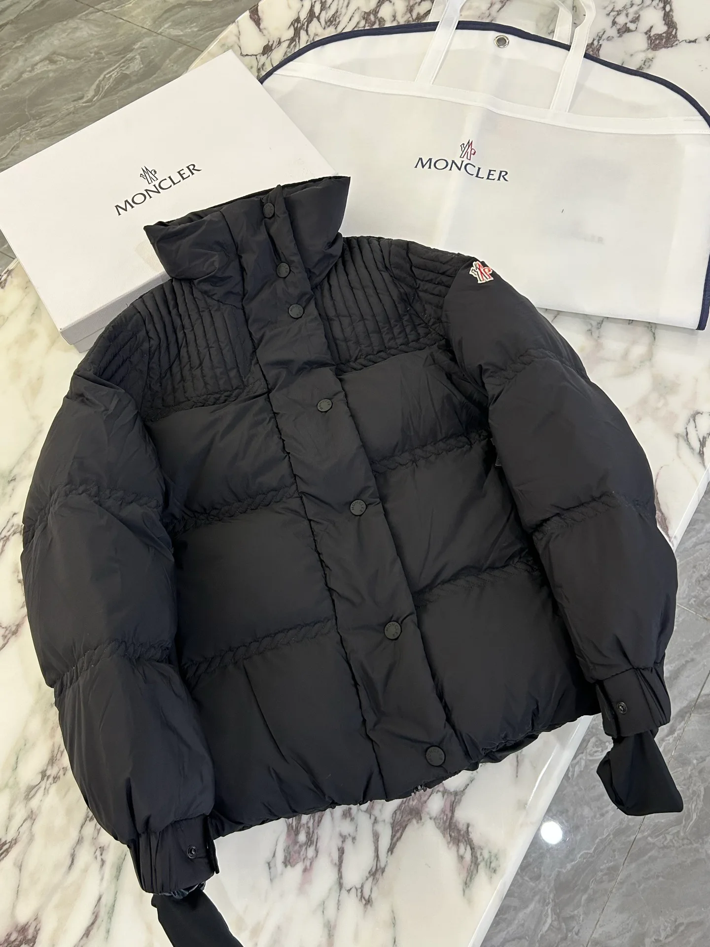 Куртки И Пуховики Мужские Moncler 18231500