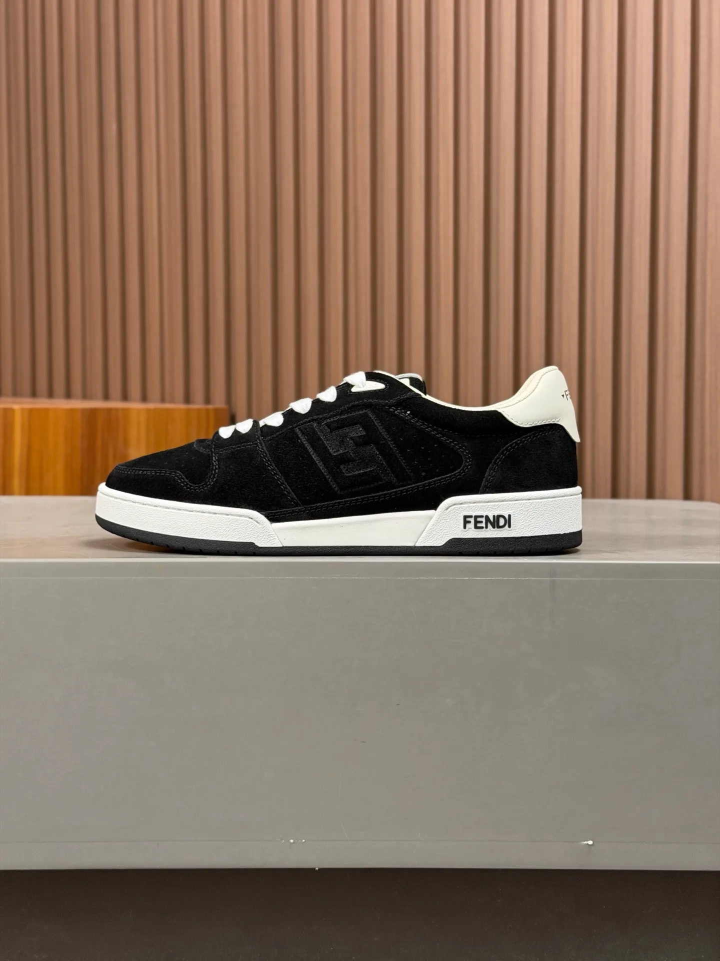Кроссовки Женские Fendi 18116585