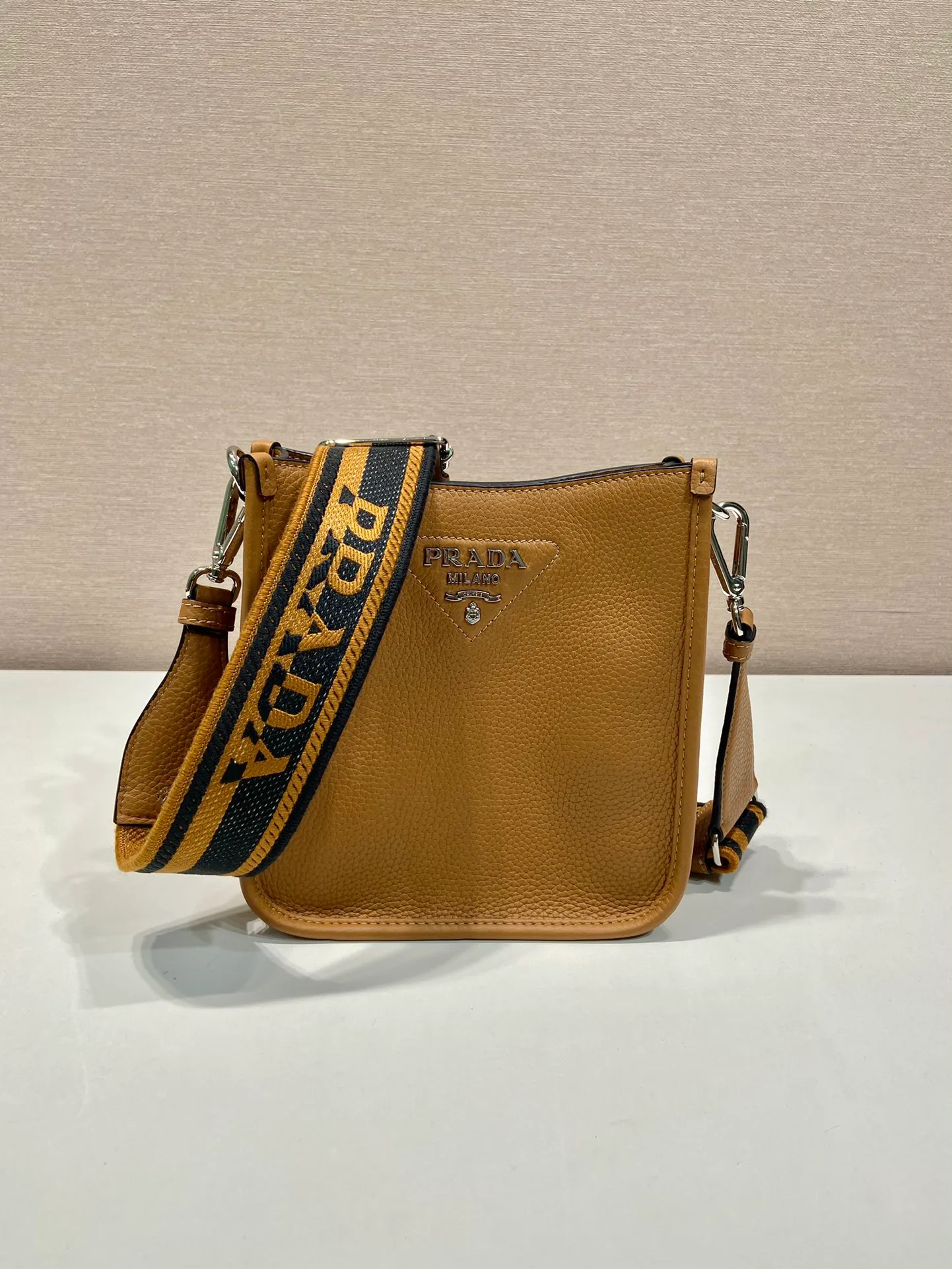 Классические Сумки Женские Prada 11449120