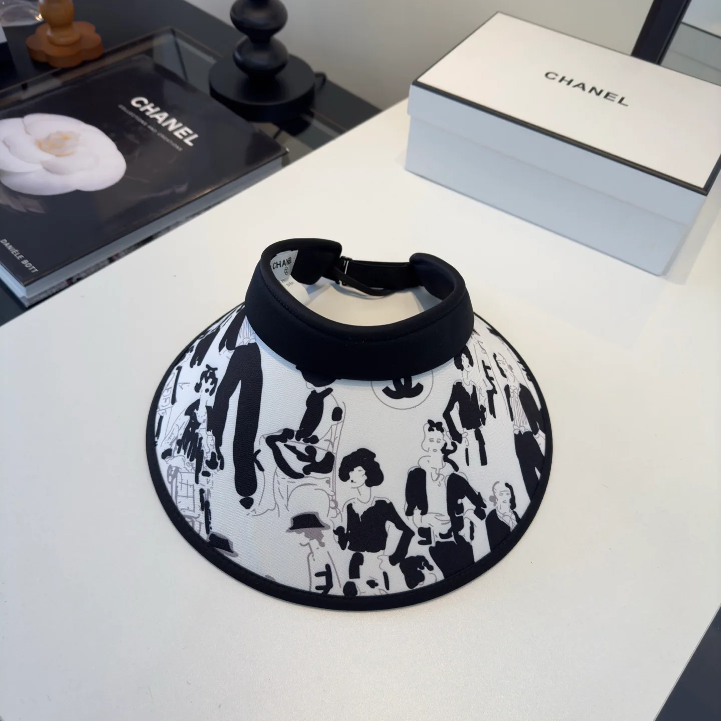 Головные Уборы Chanel 12349325