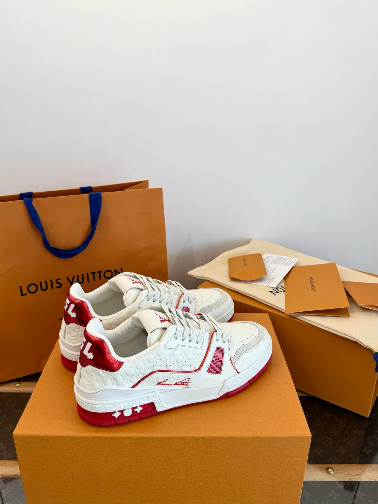 Кроссовки Женские Louis Vuitton 18547388