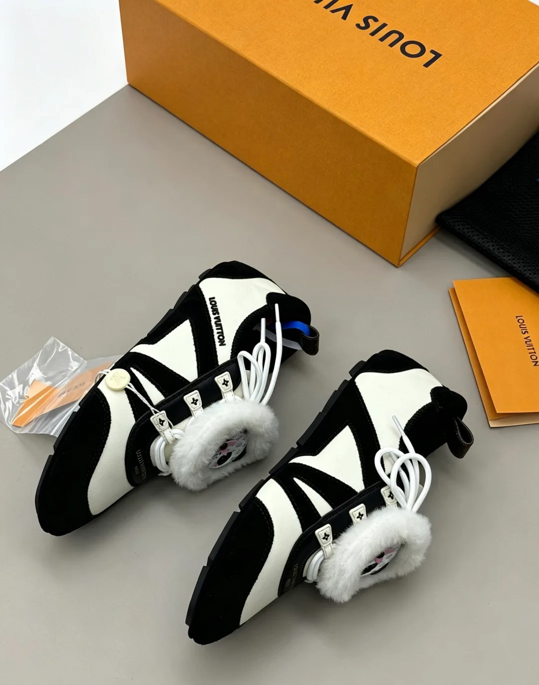 Кроссовки Женские Louis Vuitton 18006200
