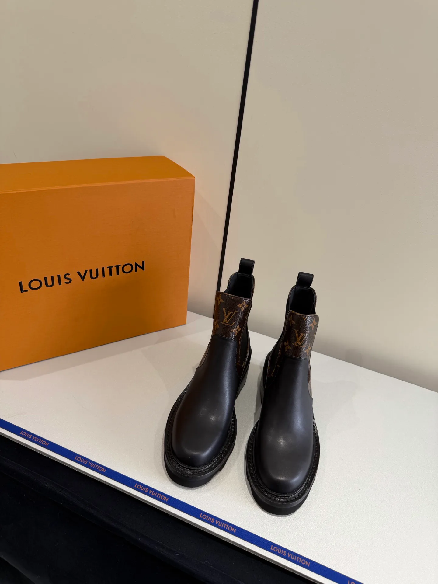 Ботинки Женские Louis Vuitton 19563708