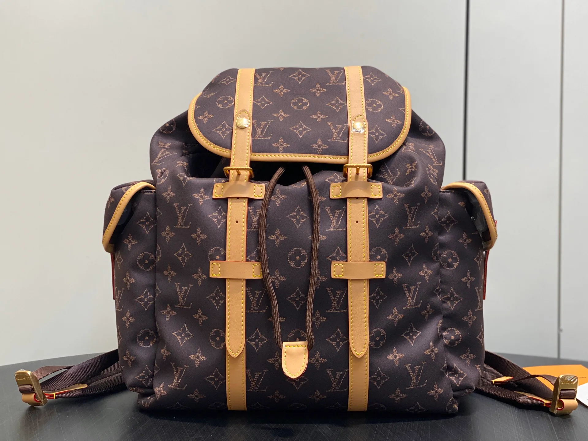 Рюкзаки Женские Louis Vuitton 18240340