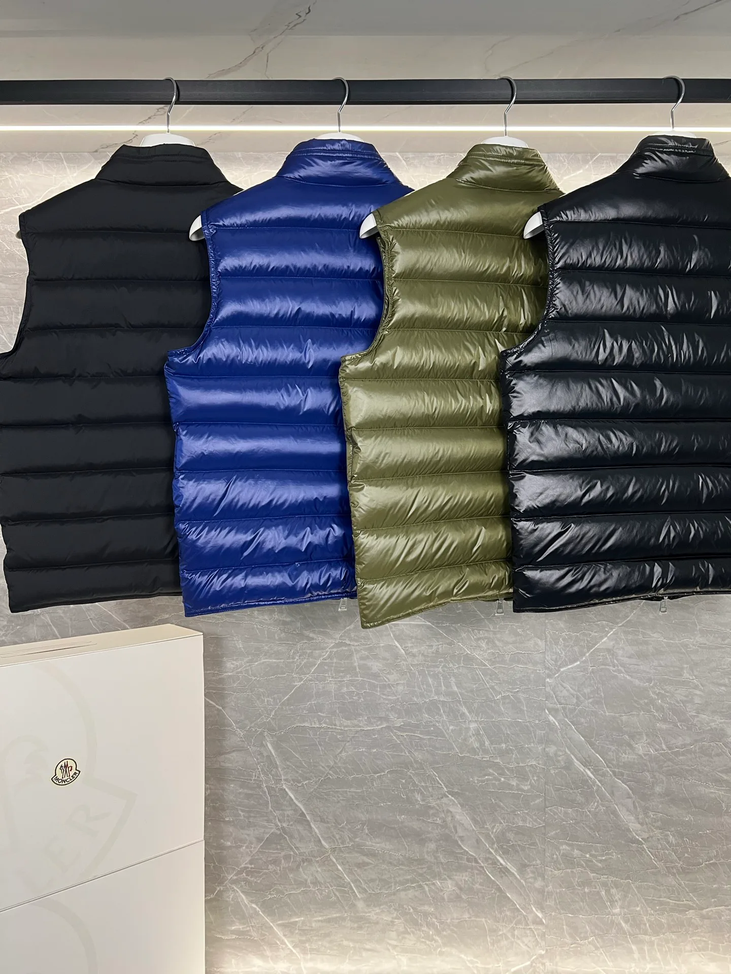 Жилеты Женские Moncler 18111342