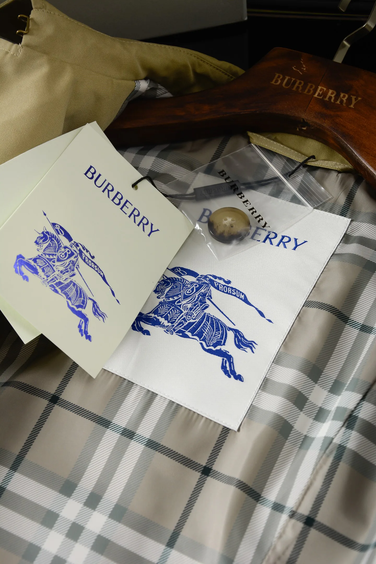Тренчи Женские Burberry 17906714