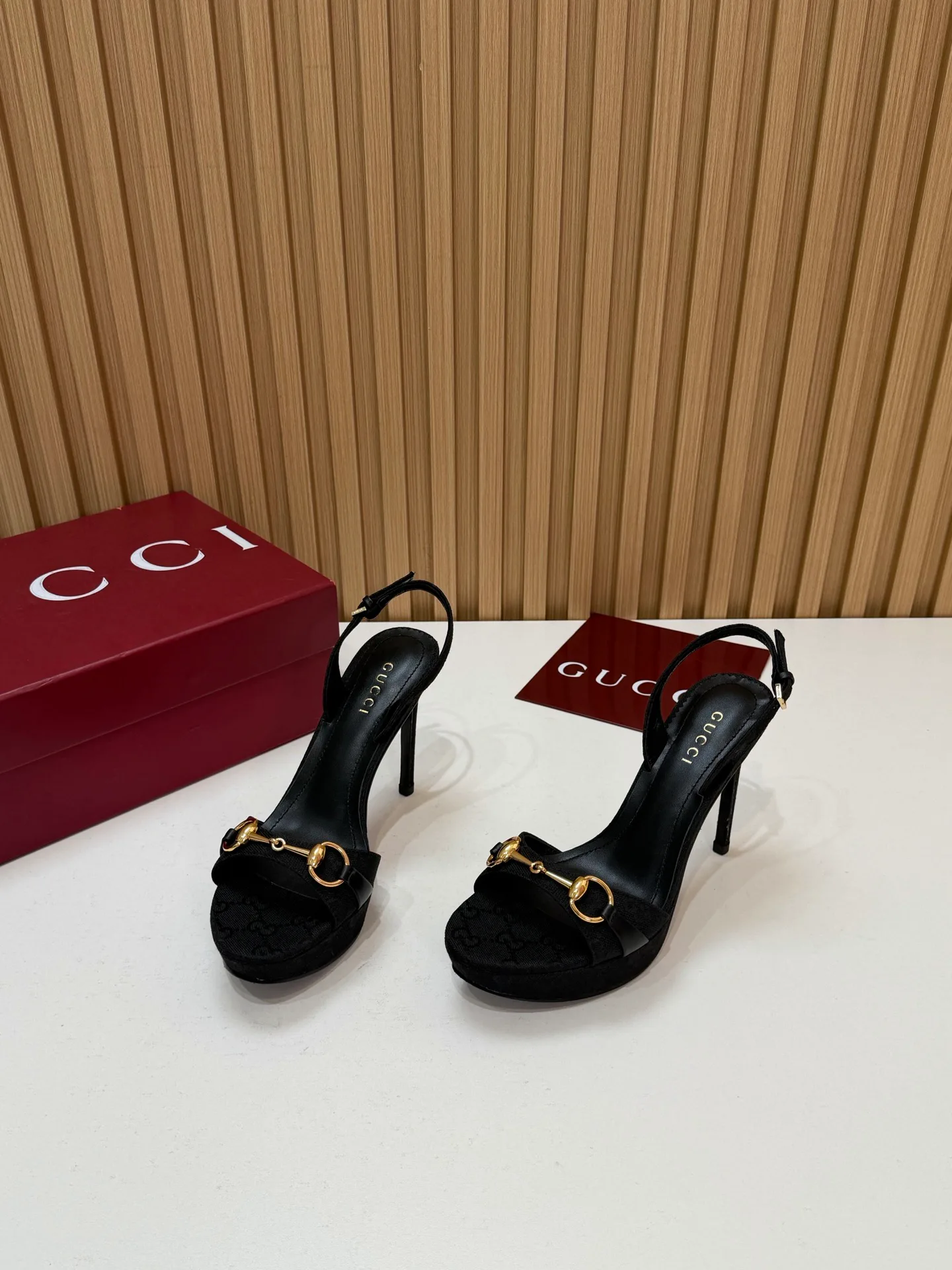 Босоножки Женские Gucci 18396268