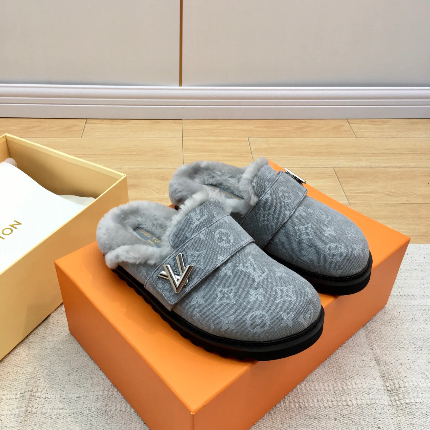 Тапочки Женские Louis Vuitton 3443667