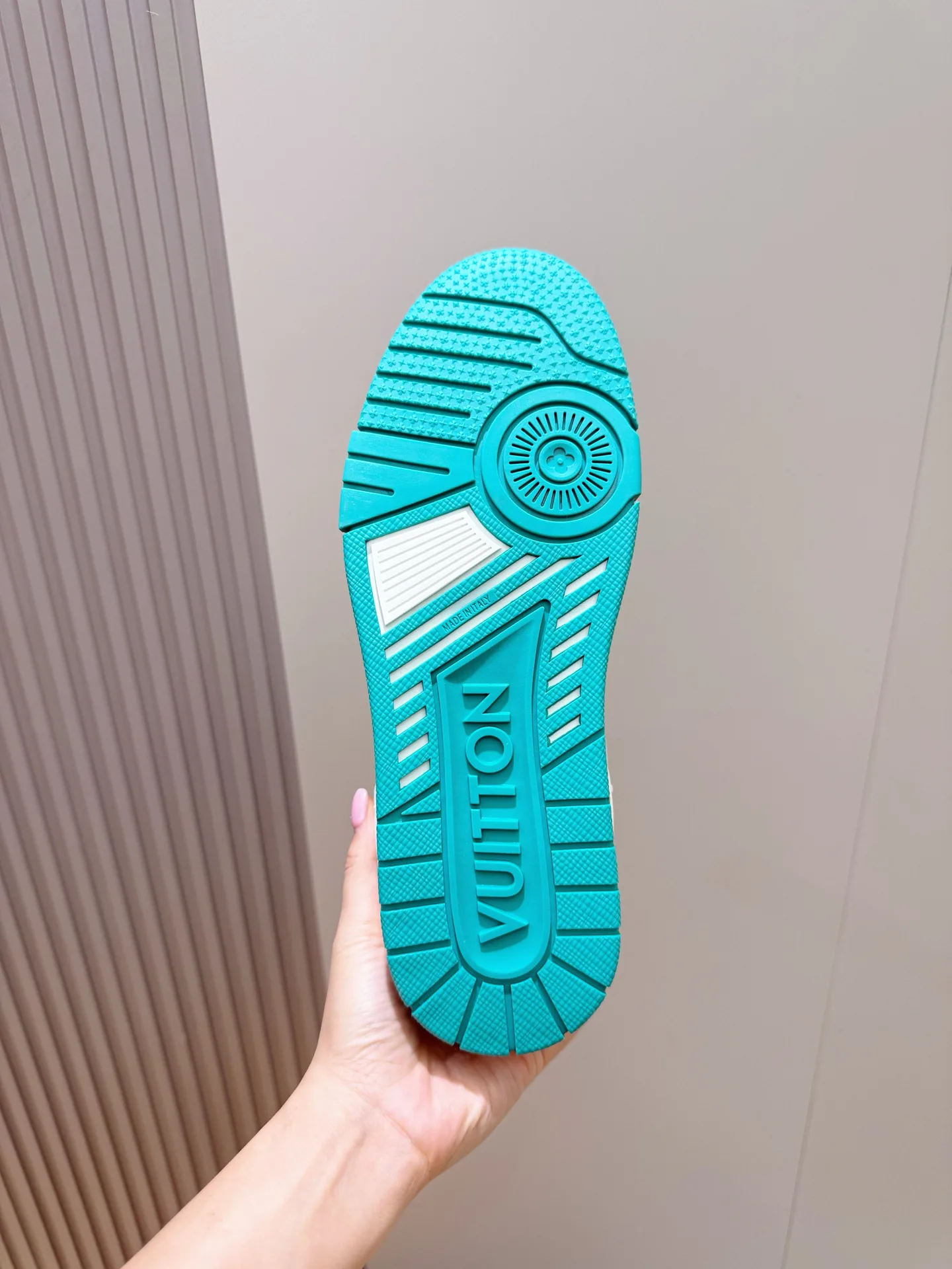 Кроссовки Мужские Louis Vuitton 18400373