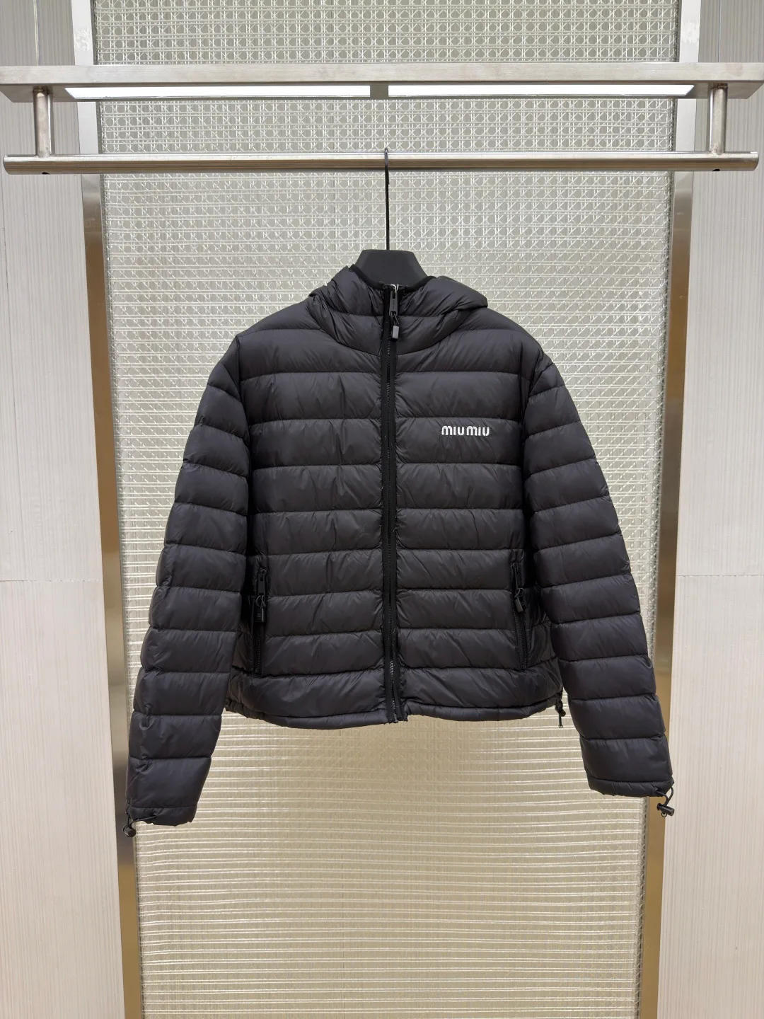 Куртки И Пуховики Женские Miu Miu 18612898