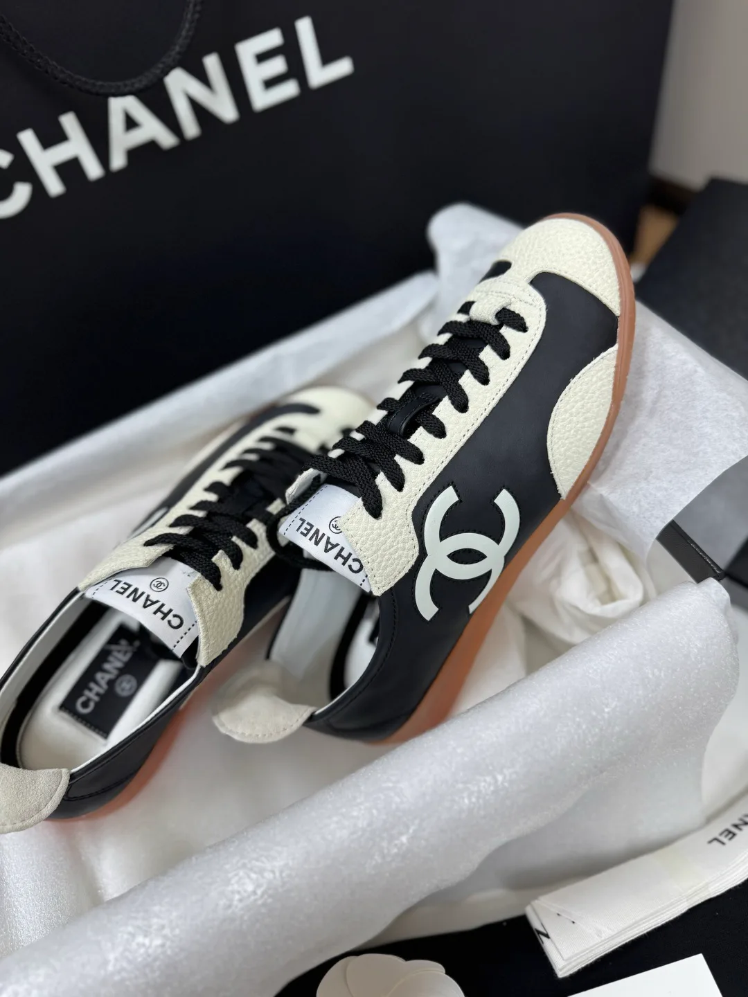 Кроссовки Женские Chanel 18223892