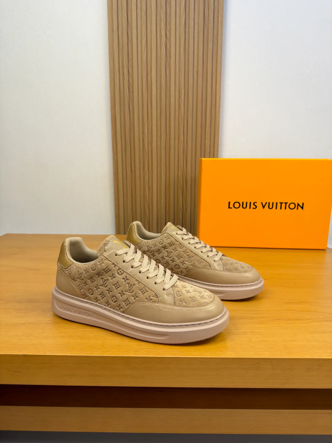 Кроссовки Женские Louis Vuitton 17765804