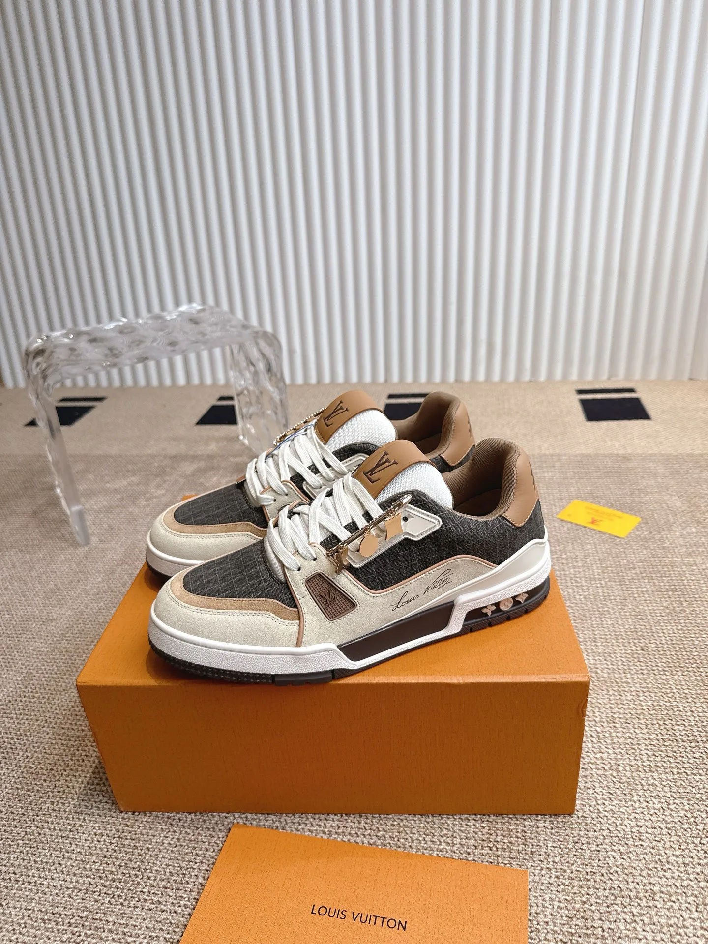 Кроссовки Женские Louis Vuitton 18324760