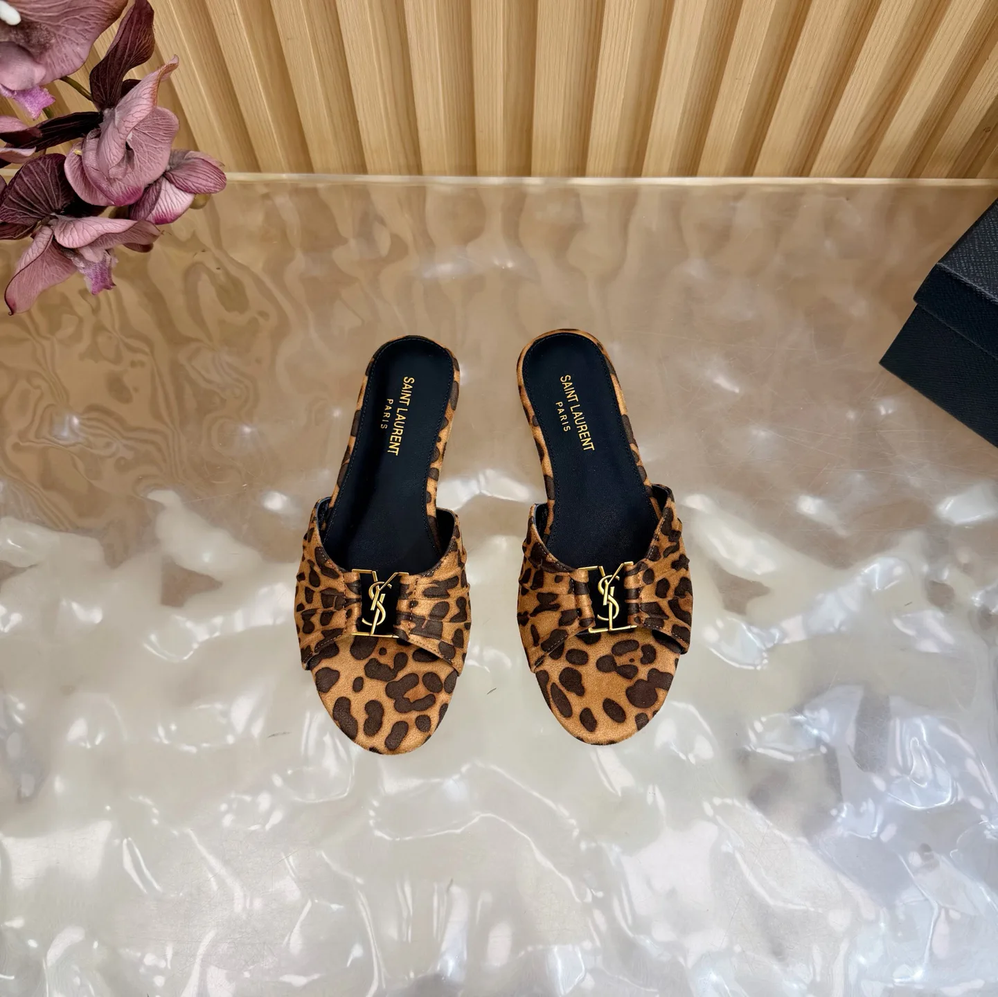 Шлепанцы Женские Saint Laurent 12859203