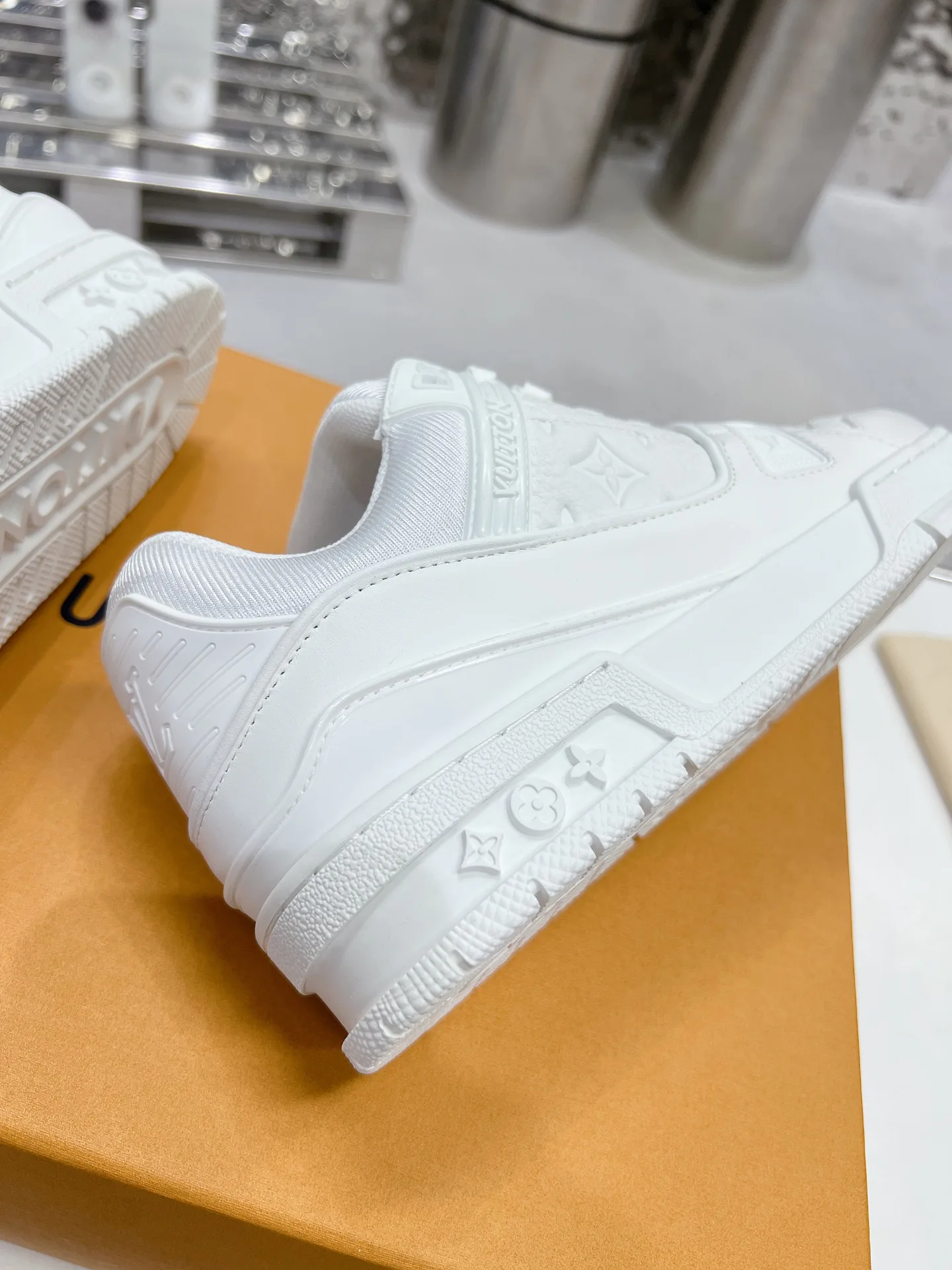 Кроссовки Женские Louis Vuitton 11707384
