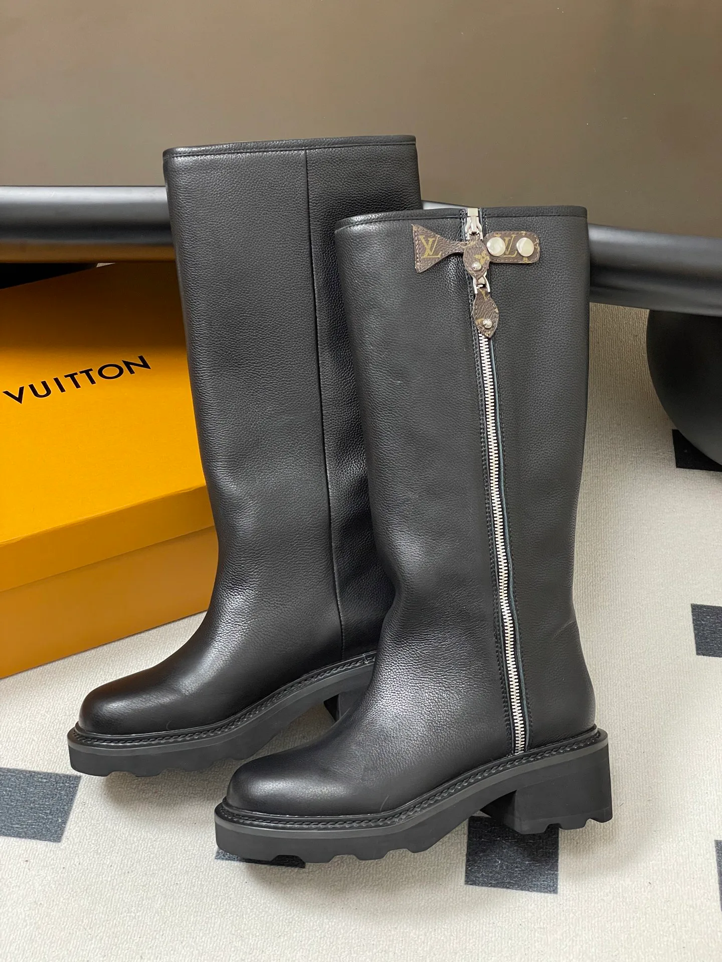 Сапоги Женские Louis Vuitton 18388126