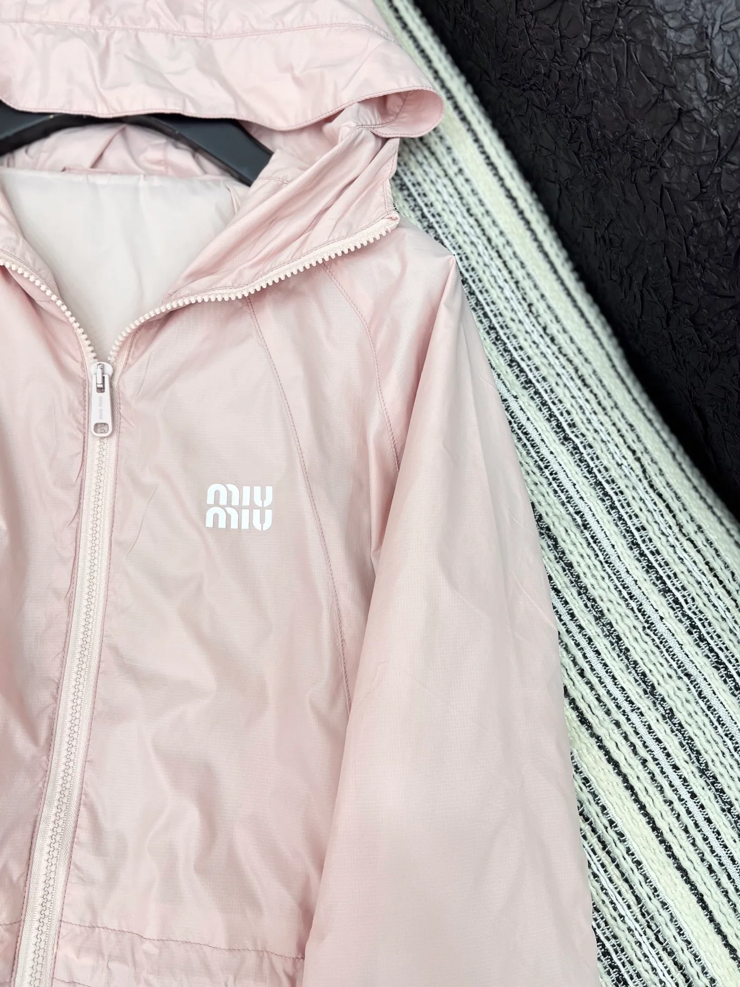 Куртки И Пуховики Женские Miu Miu 21463
