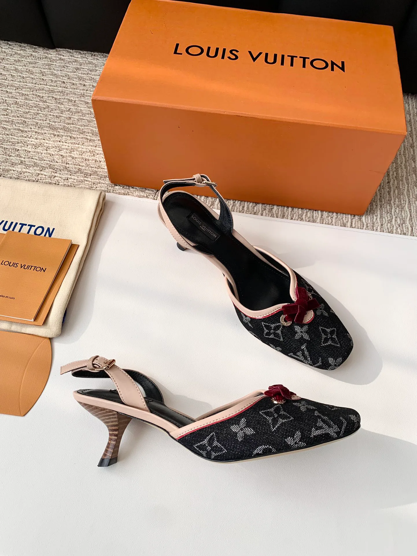 Босоножки Женские Louis Vuitton 11263774
