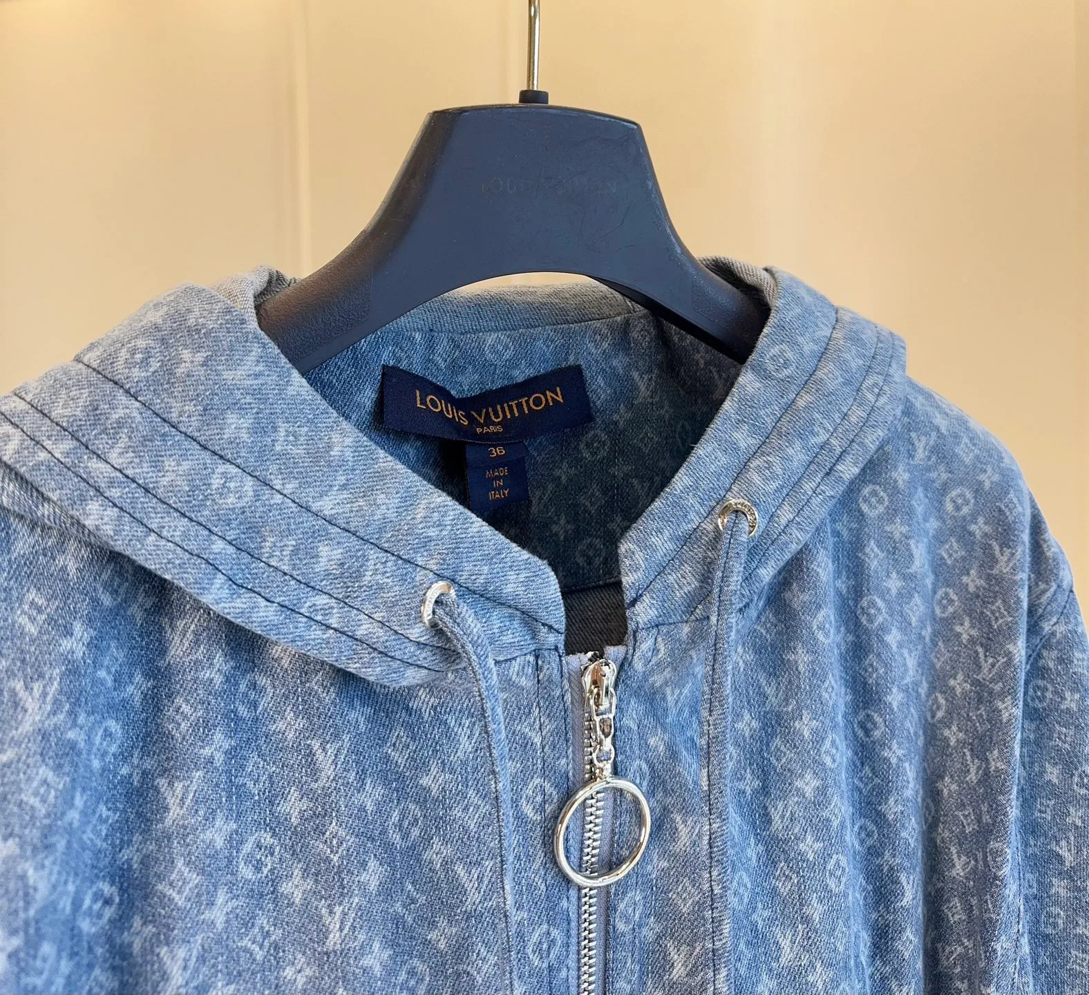 Куртки И Пуховики Женские Louis Vuitton 18405498