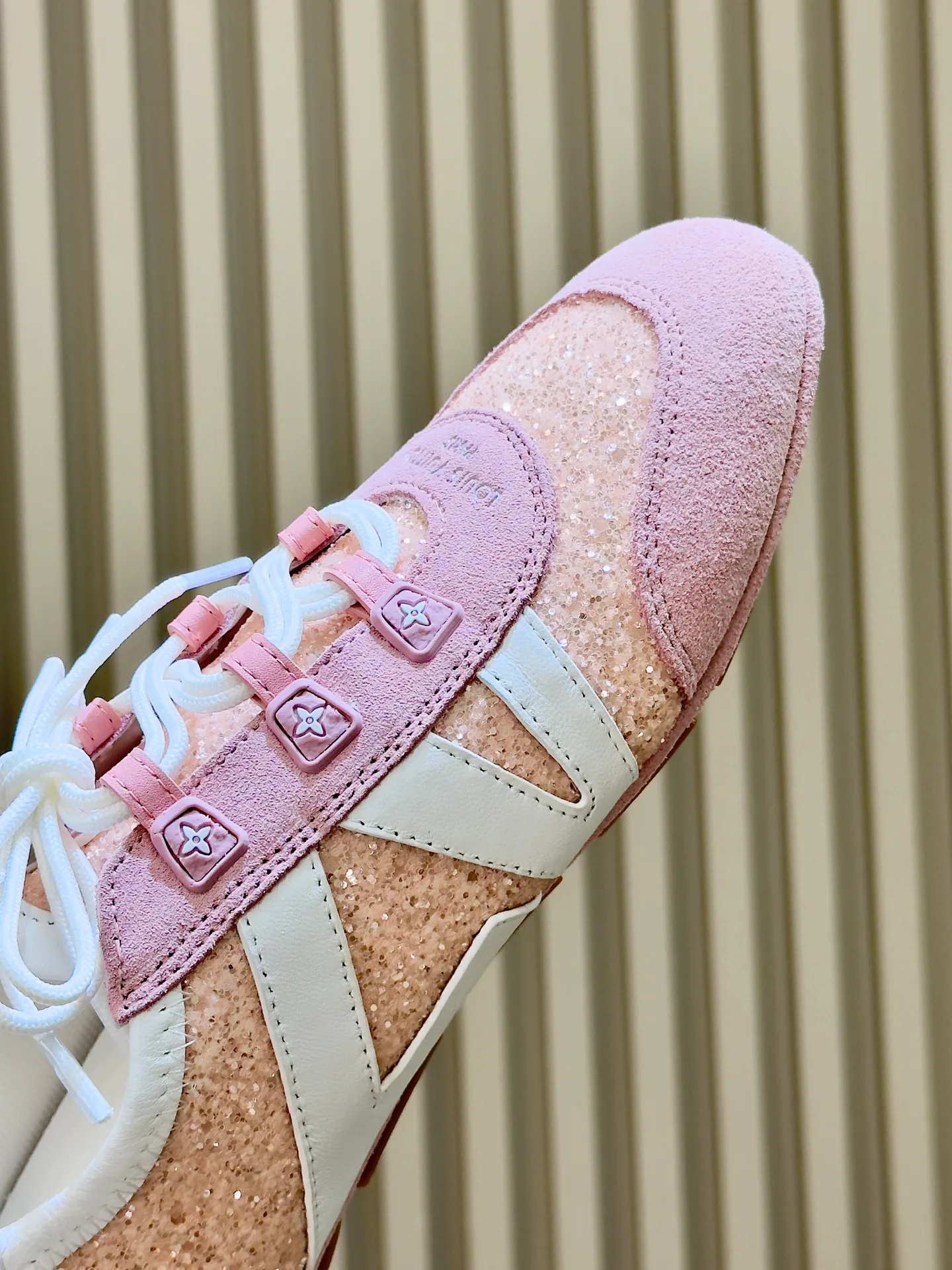 Кроссовки Женские Louis Vuitton 17480200