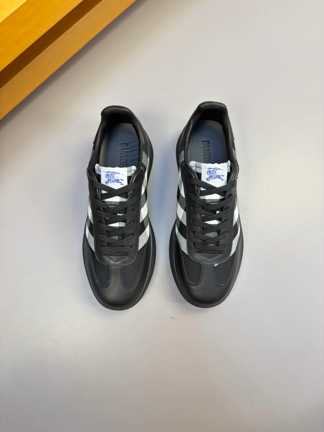 Кроссовки Мужские Burberry 19002557