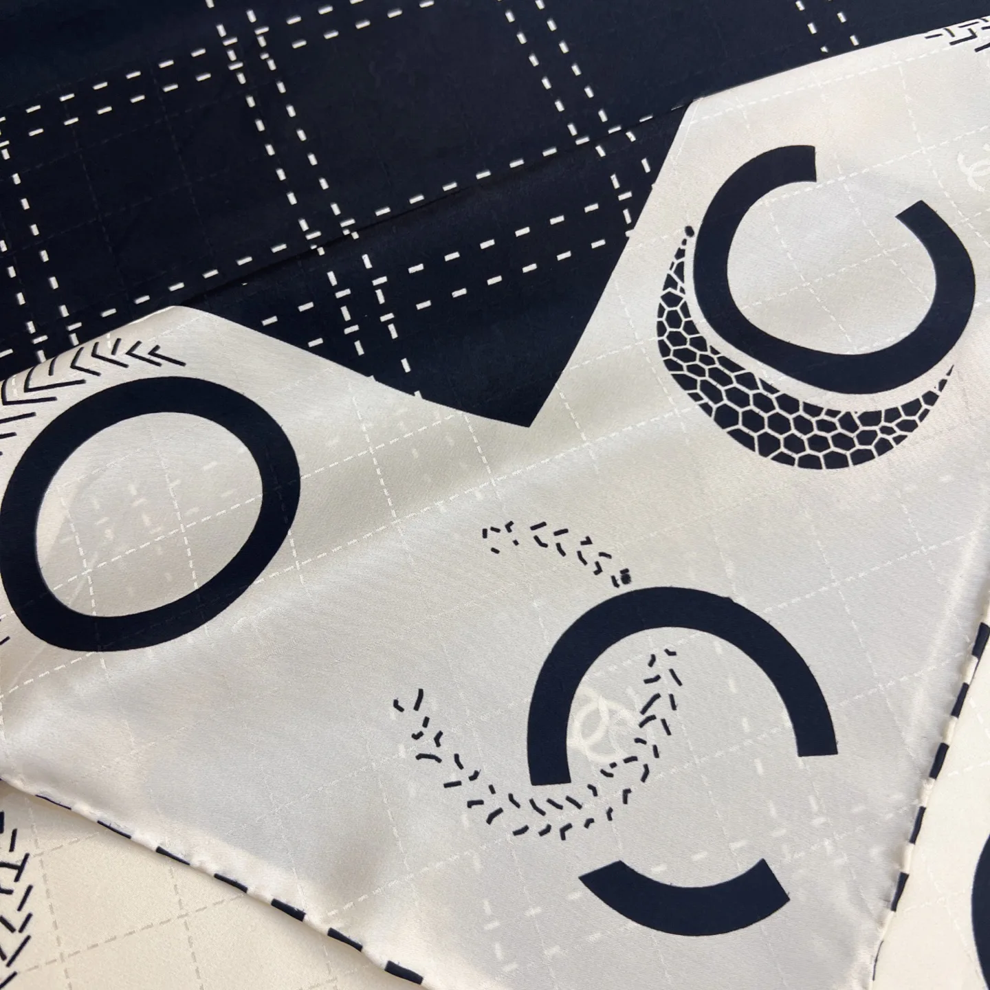 Платки Chanel 13575395