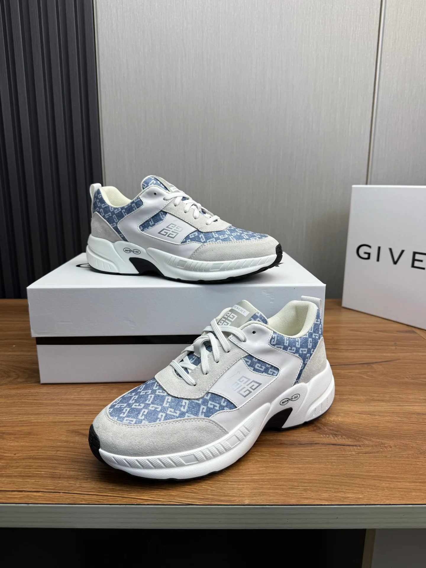 Кроссовки Мужские Givenchy 2380939