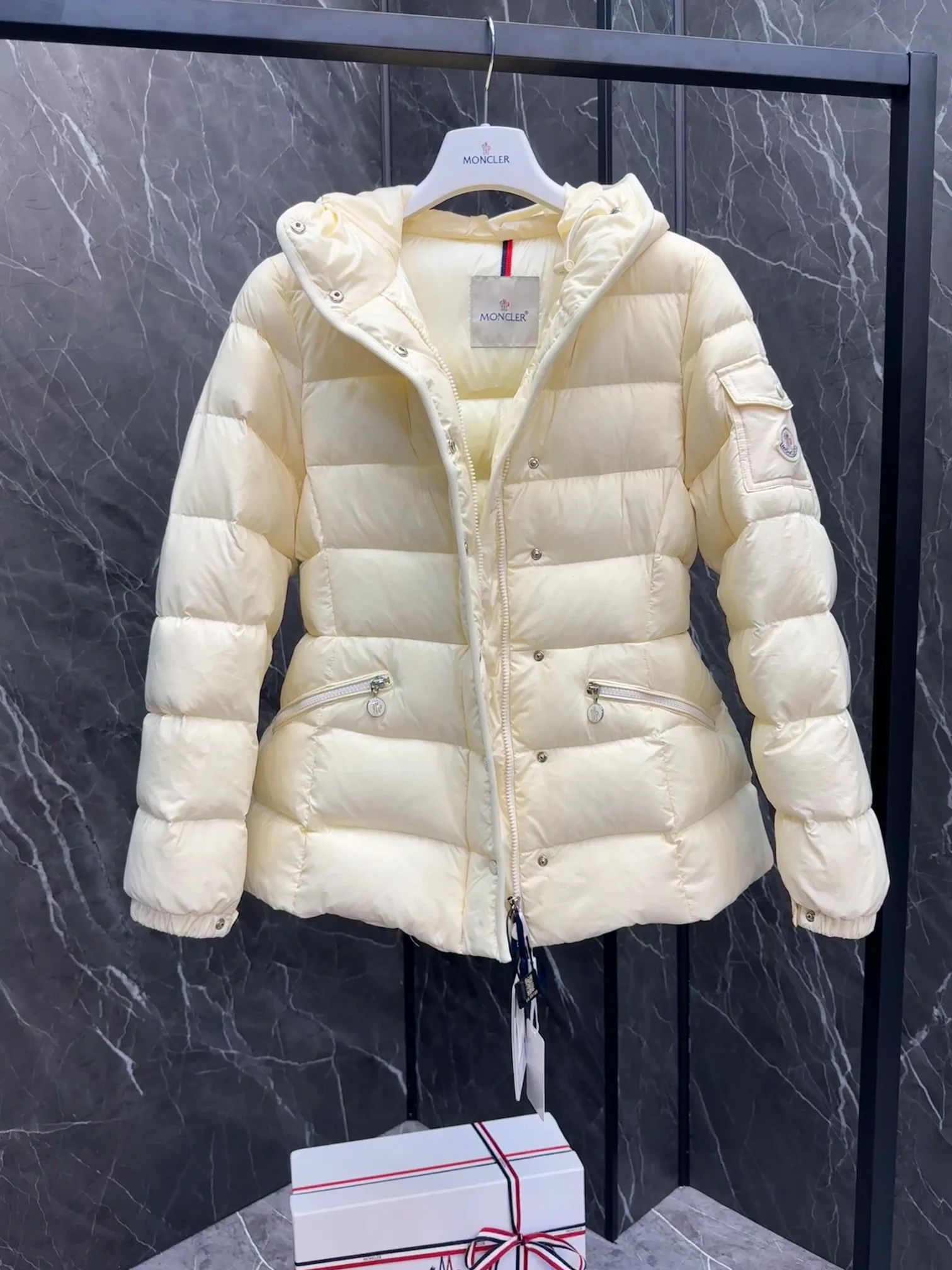 Куртки И Пуховики Женские Moncler 583246